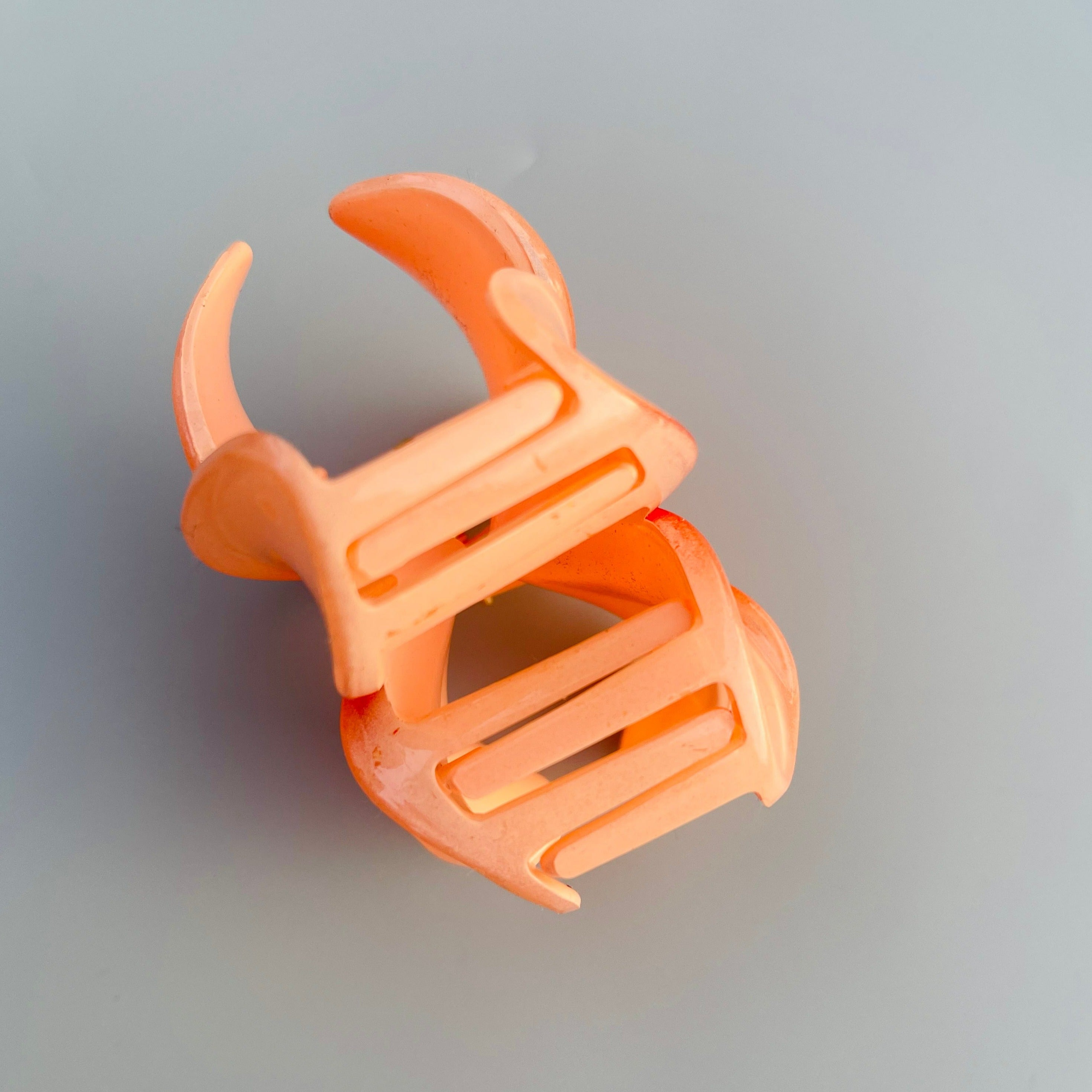 Frangipani Flower Claw In Pink