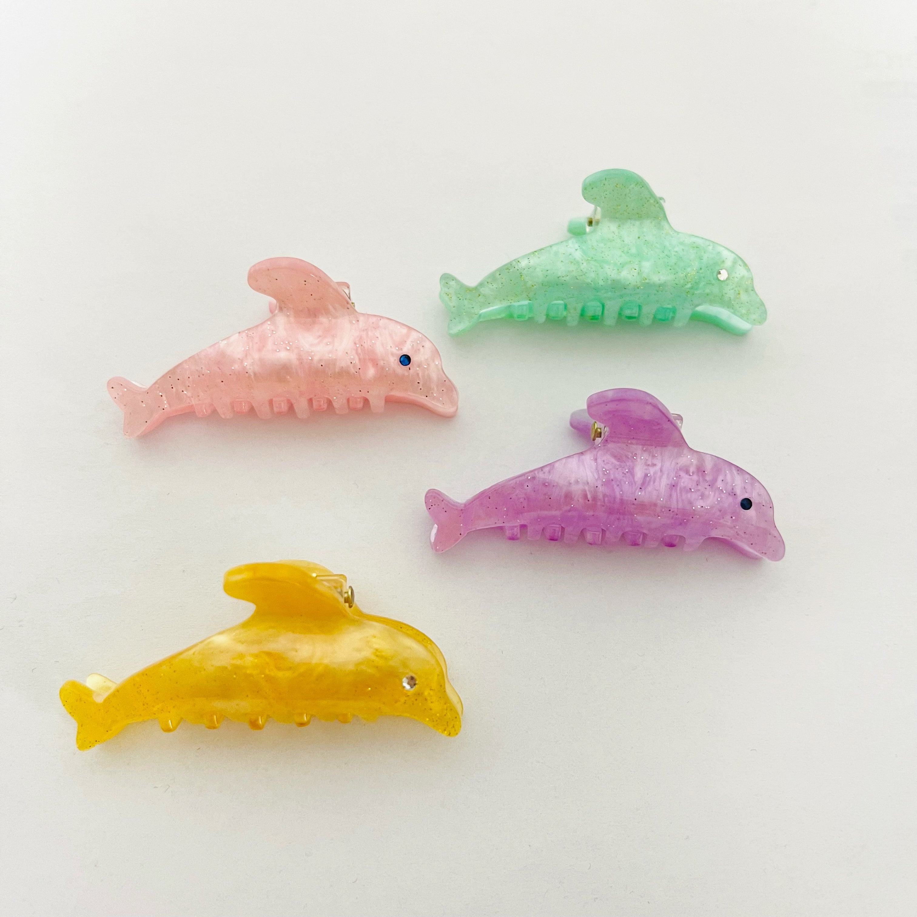 Lovely dolphins claw set