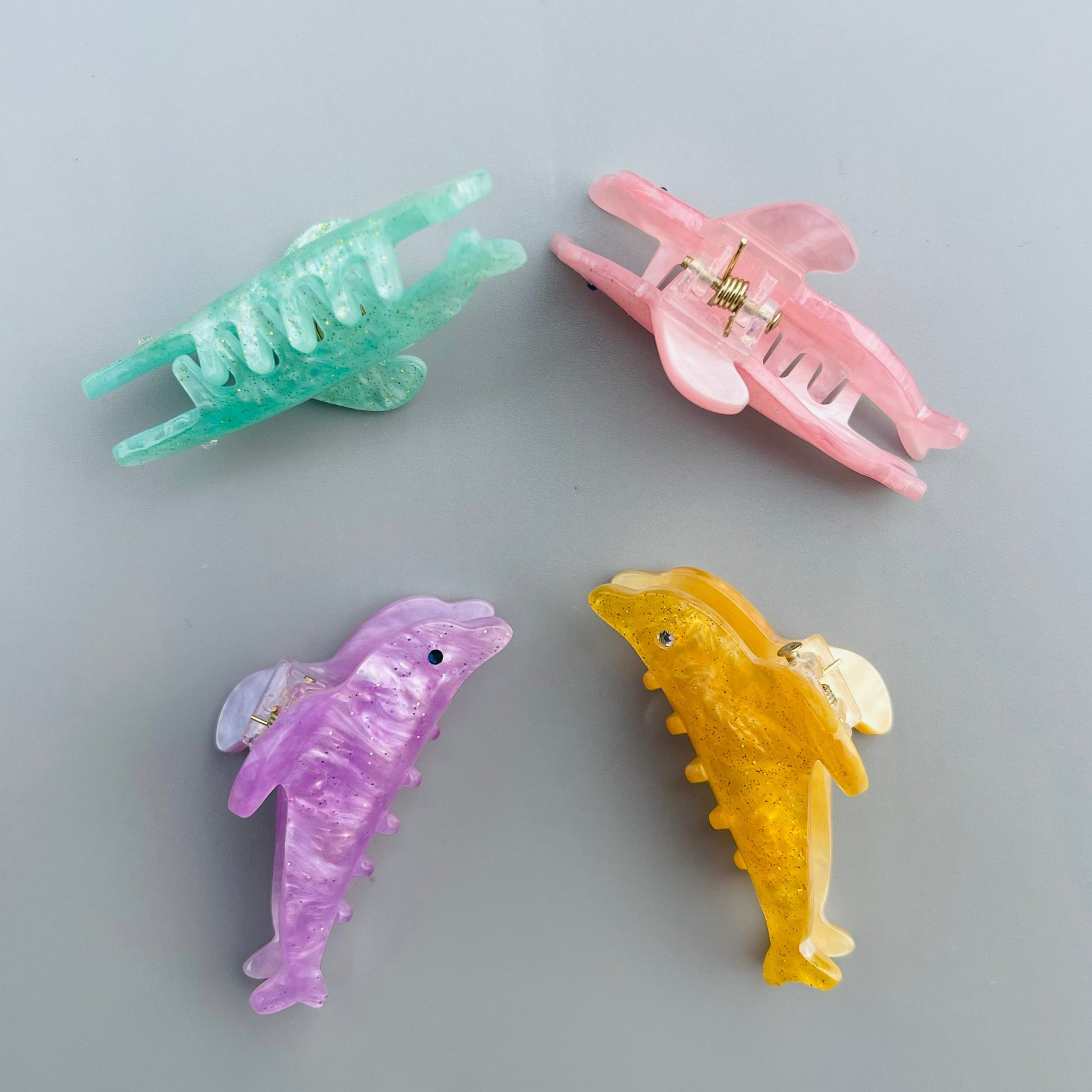 Lovely dolphins claw set