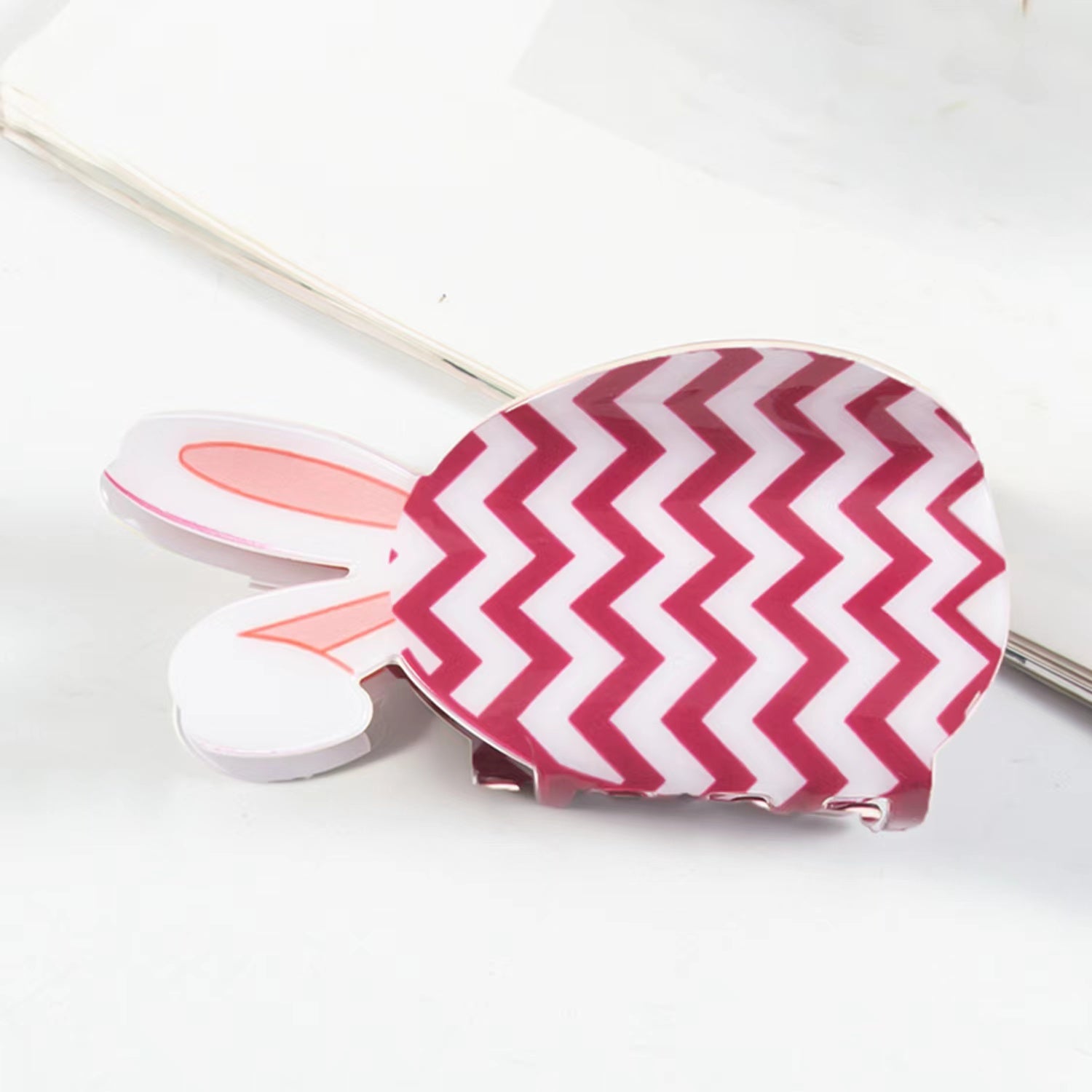 Easter egg claw within zig-zags