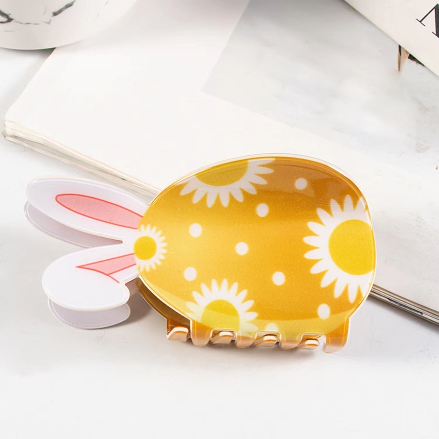 Easter egg claw within stripe