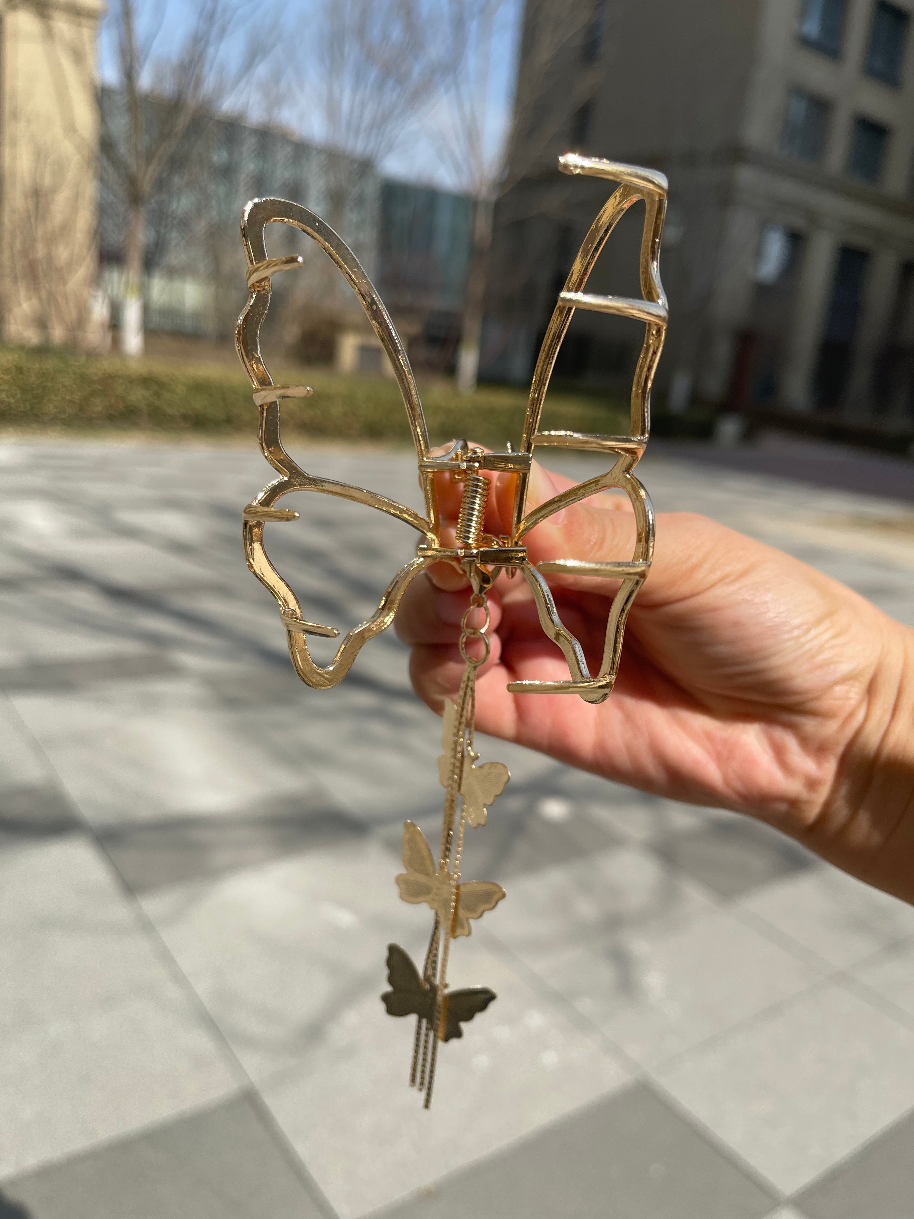 Butterfly tassels claw