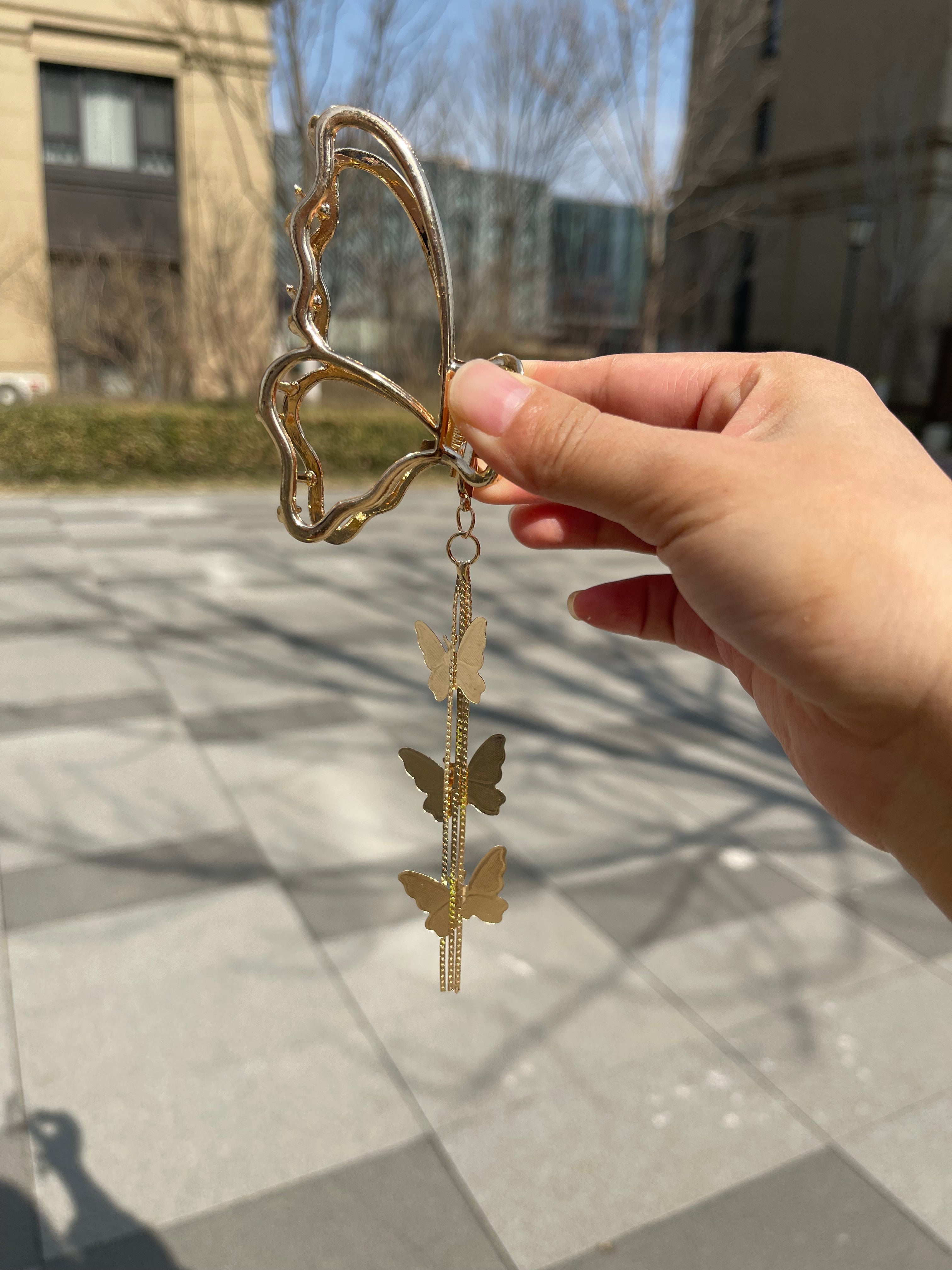 Butterfly tassels claw