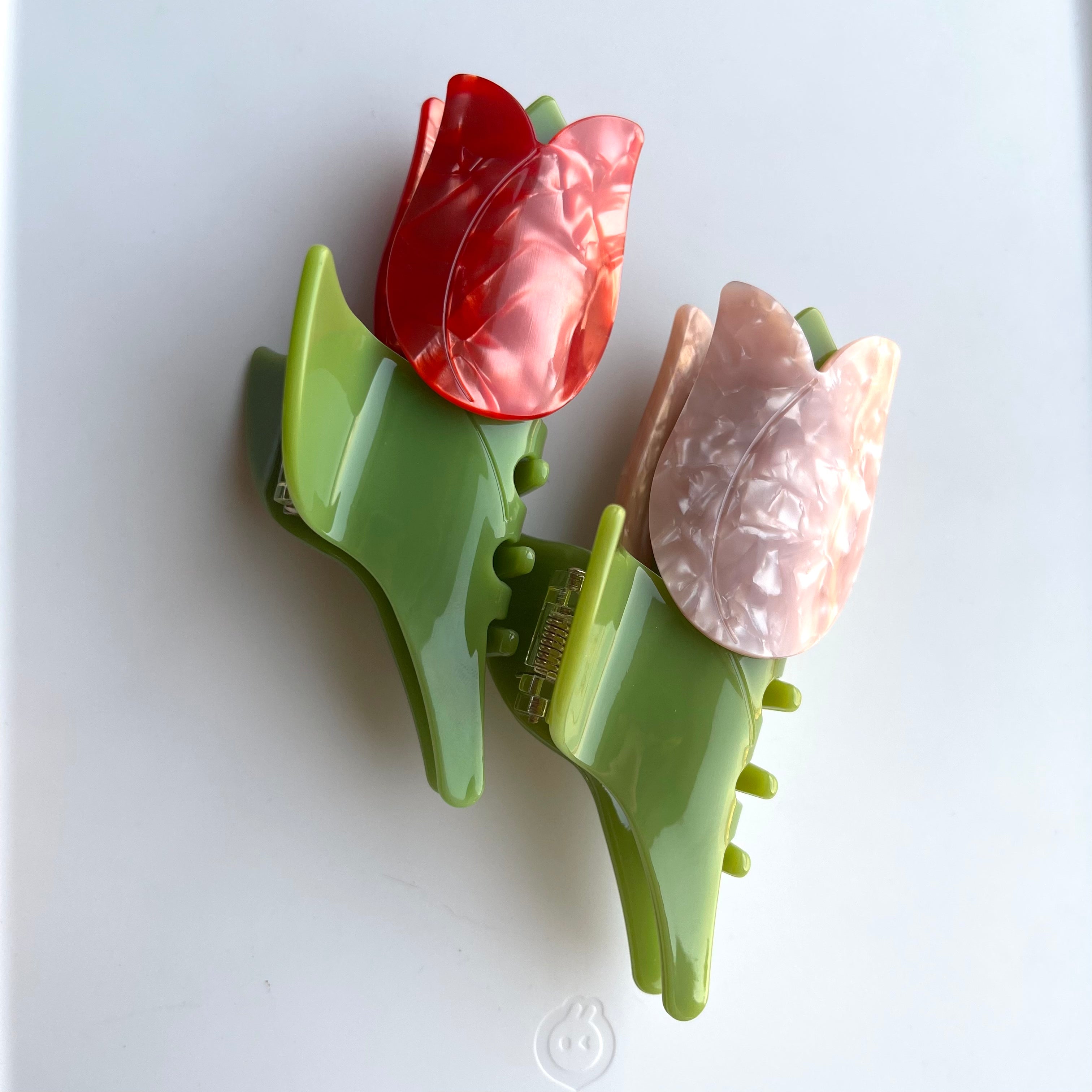 Sweet Tulip Hair Claw within red