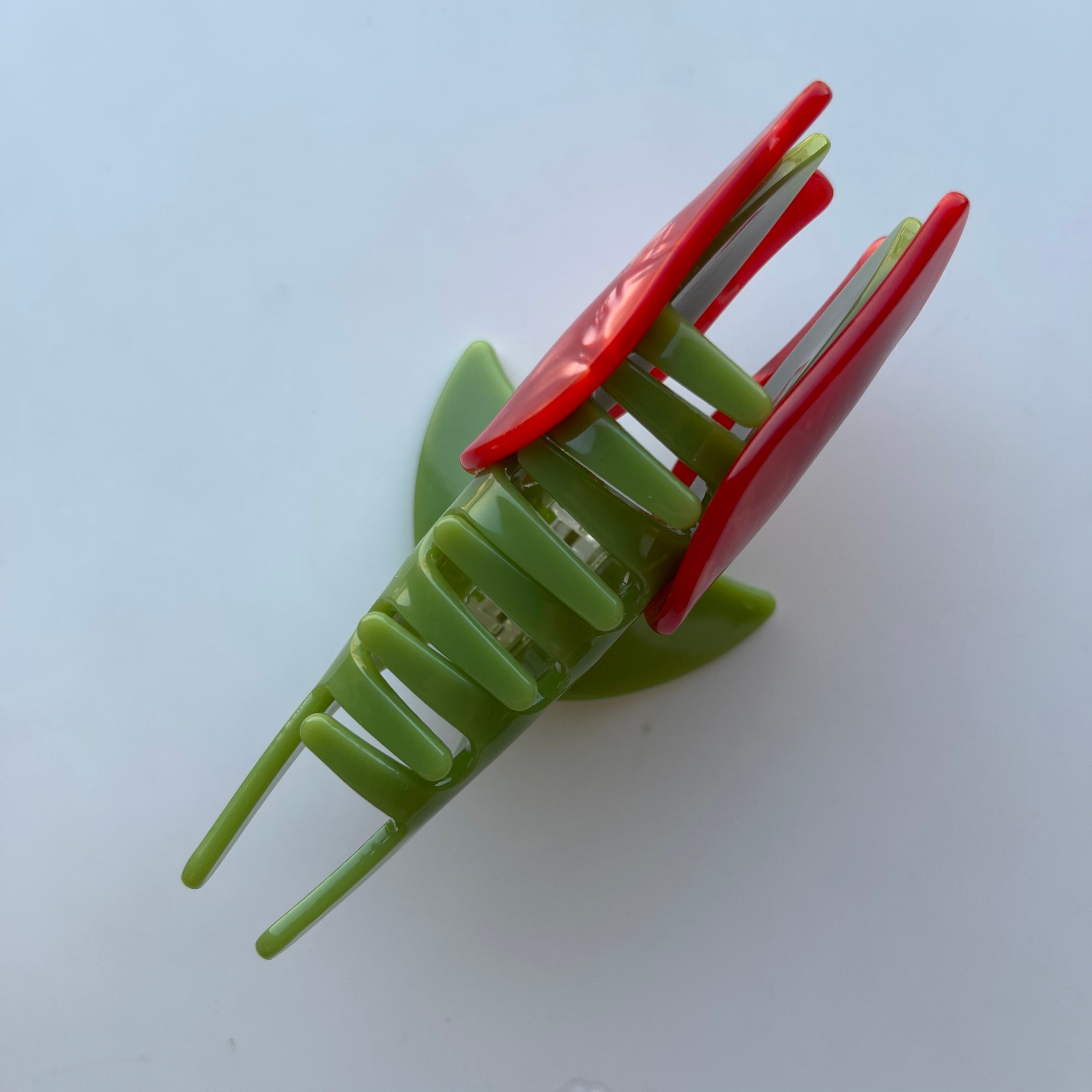 Sweet Tulip Hair Claw within red