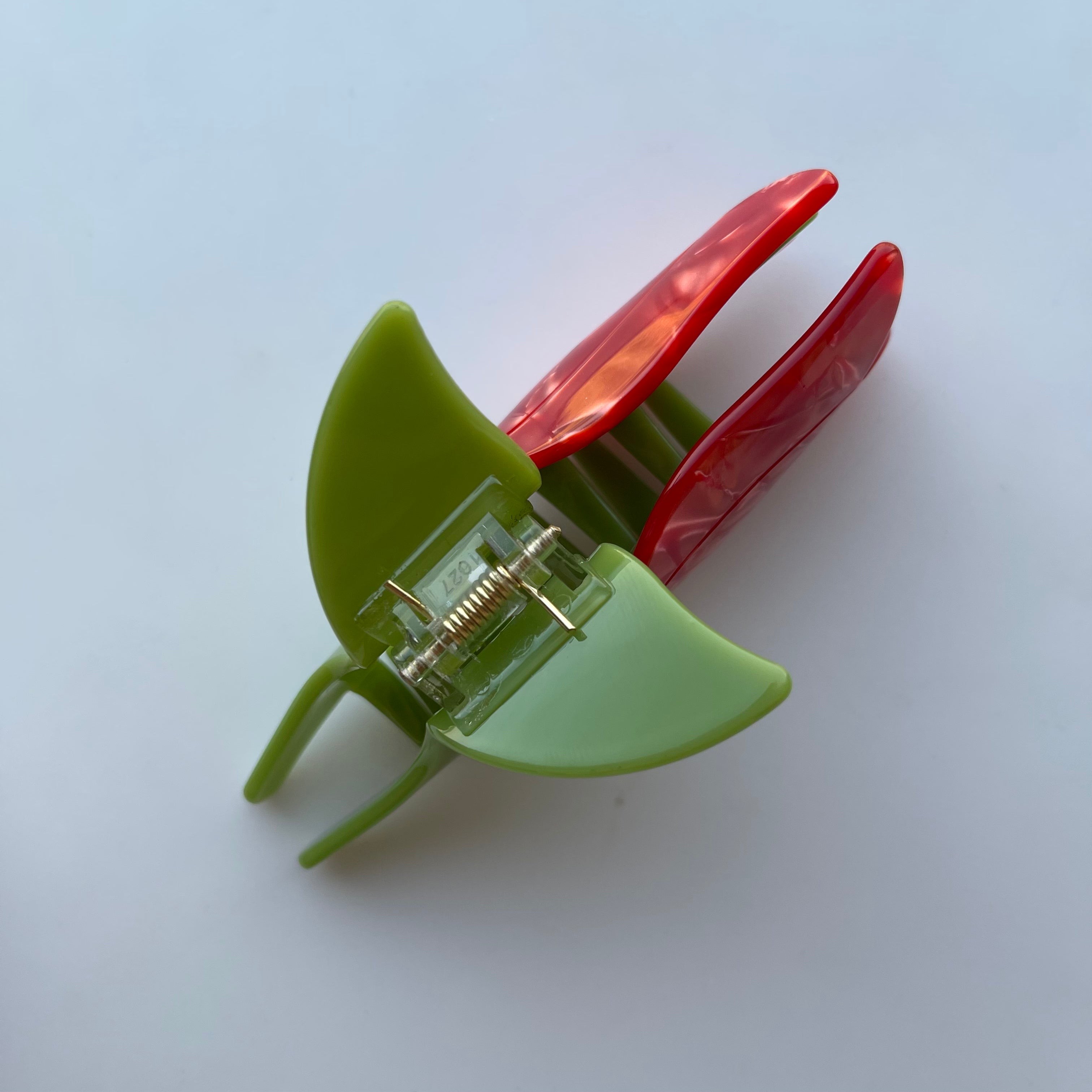 Sweet Tulip Hair Claw within red