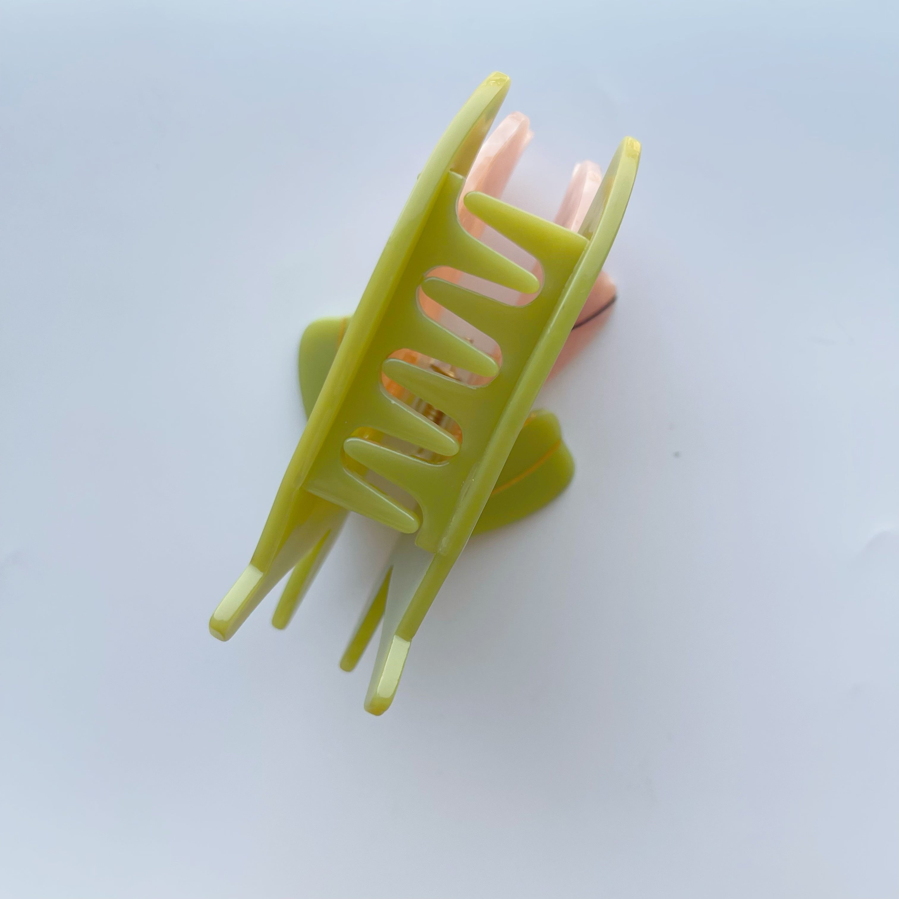 Diamond Tulip Hair Claw within pink