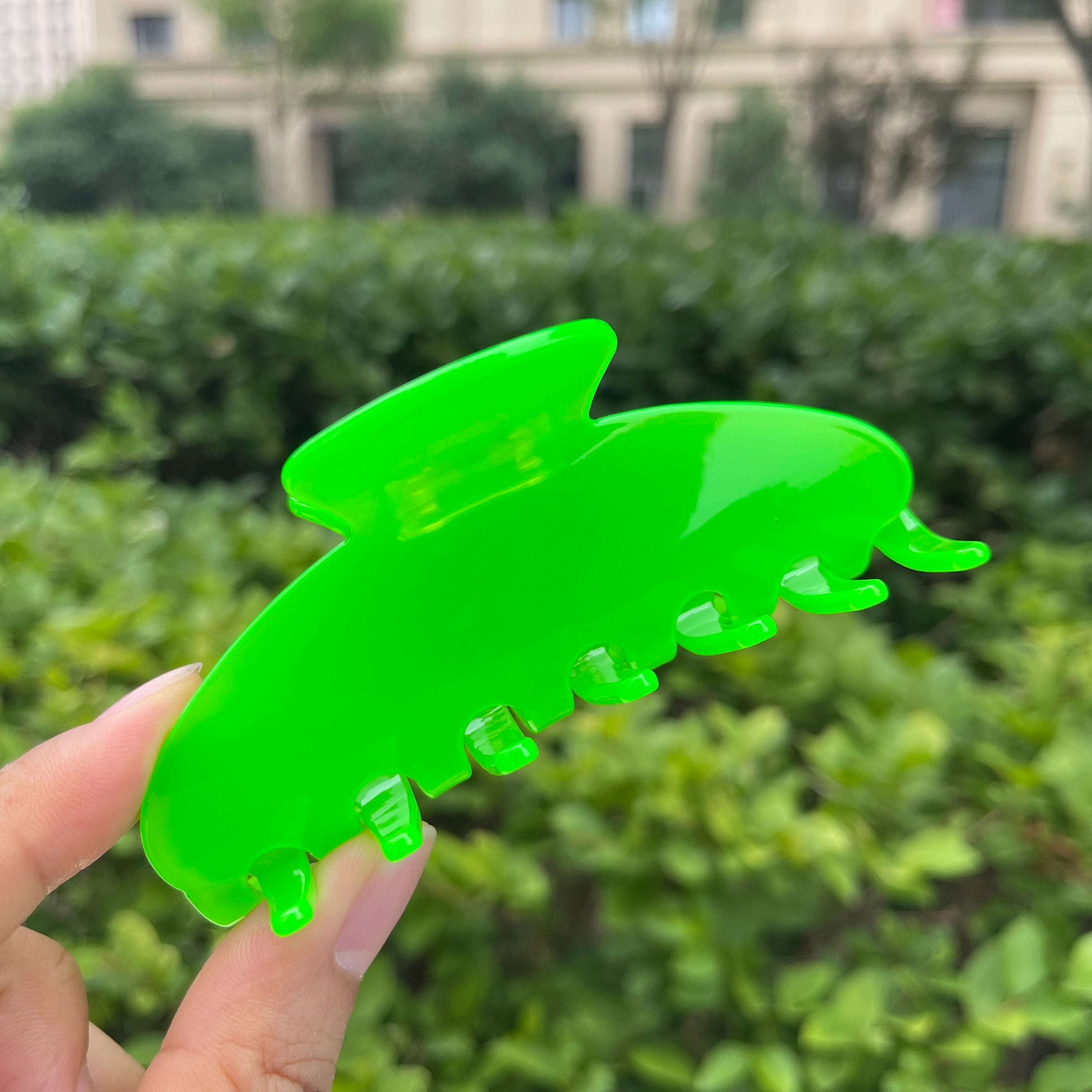 THE NAMEPLATE CUSTOMIZED CLAW IN  SHINY GREEN