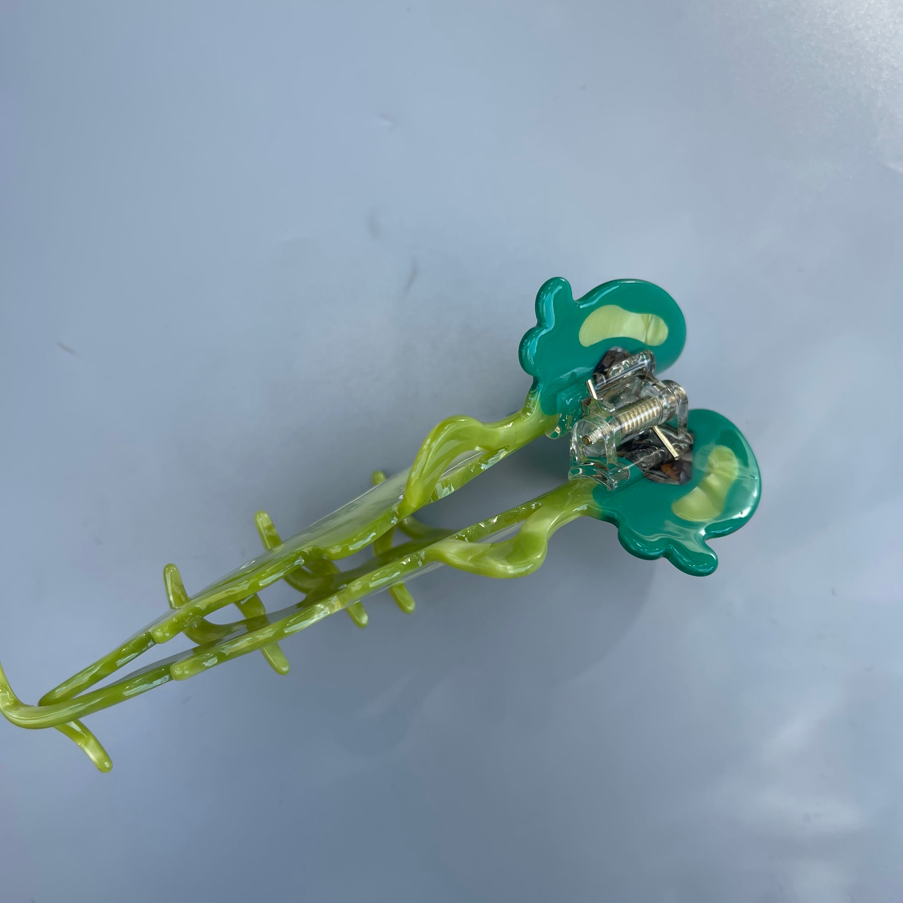 Jellyfish Hair Claw within Grass