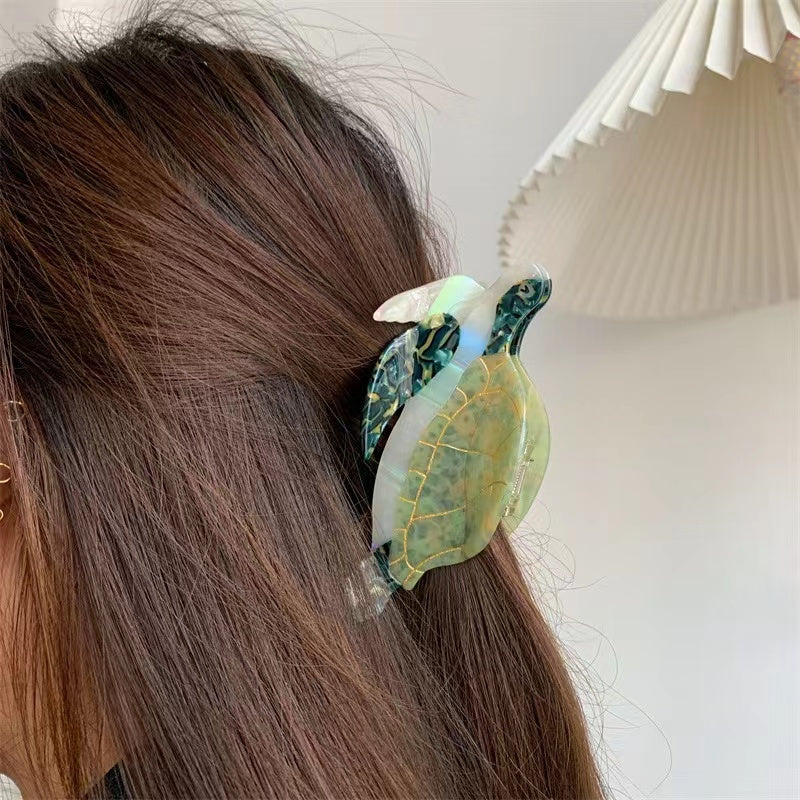 Turtle Hair Claw within Green