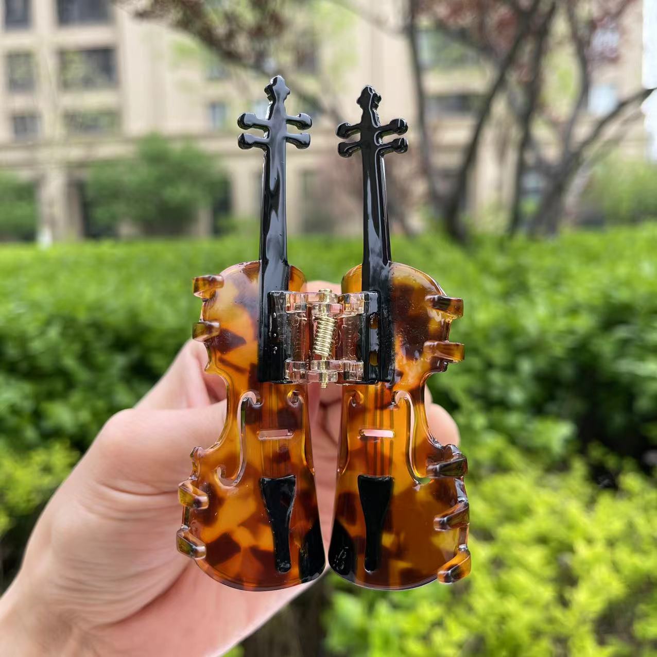 Tea violin hair claw