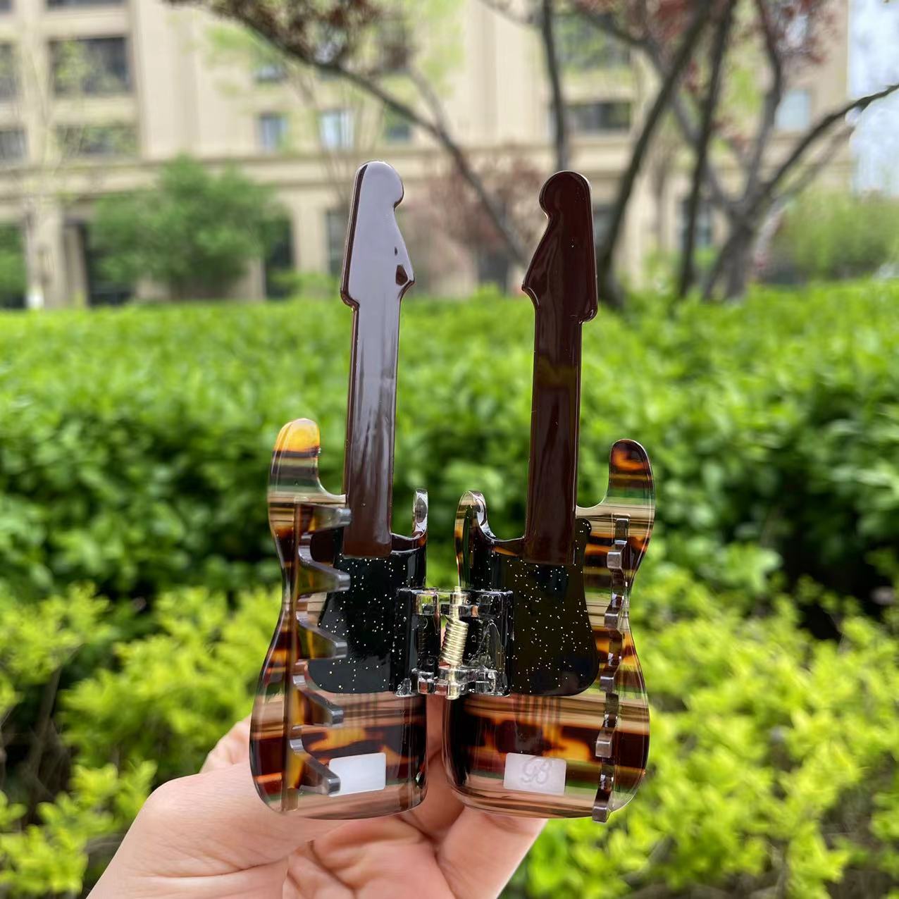 Tea guitar hair claw