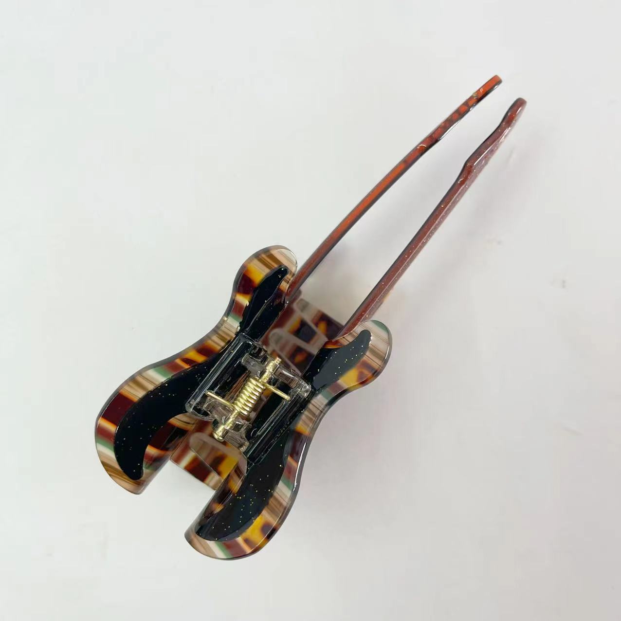 Tea guitar hair claw