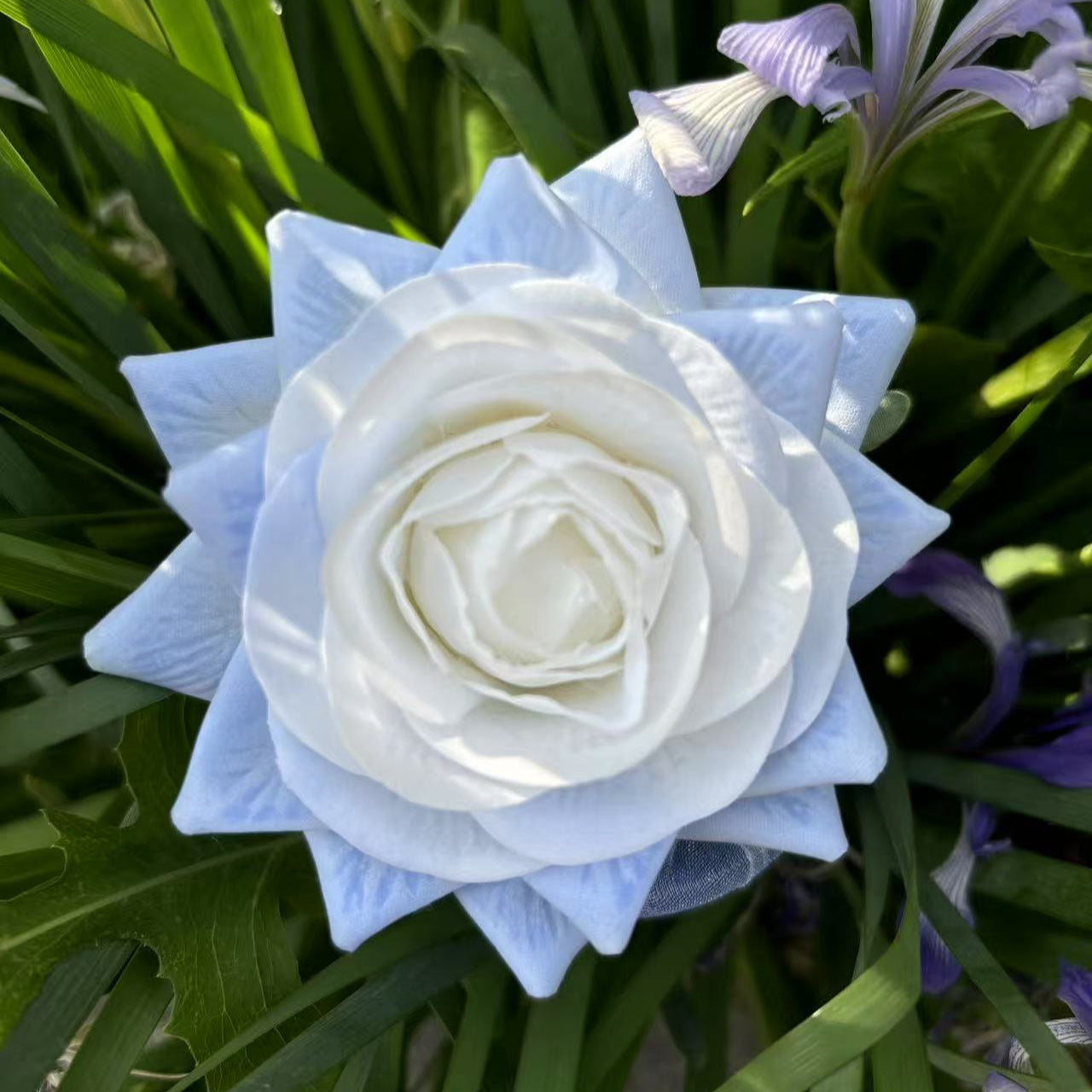 Rose Hair Claw in White&Blue