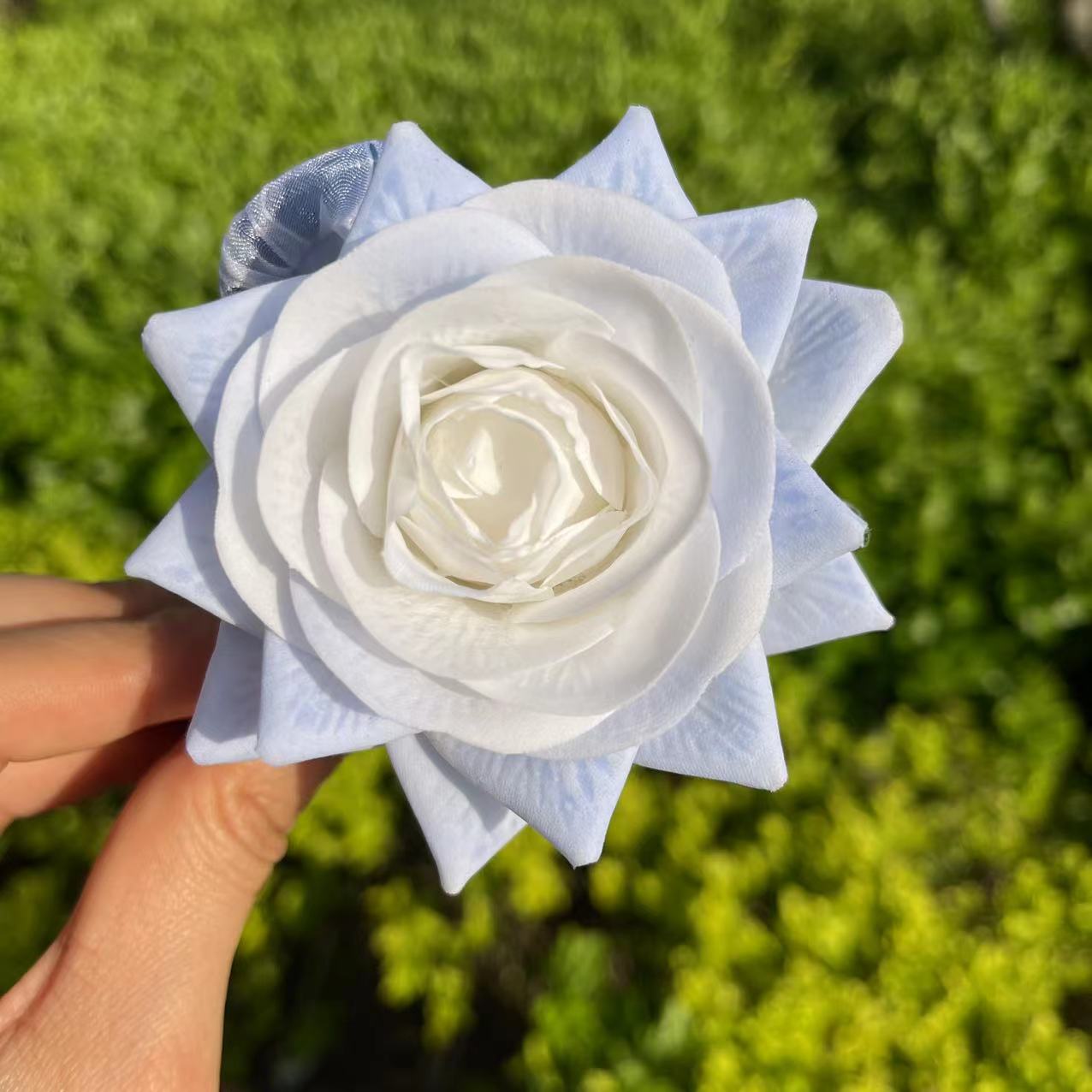 Rose Hair Claw in White&Blue