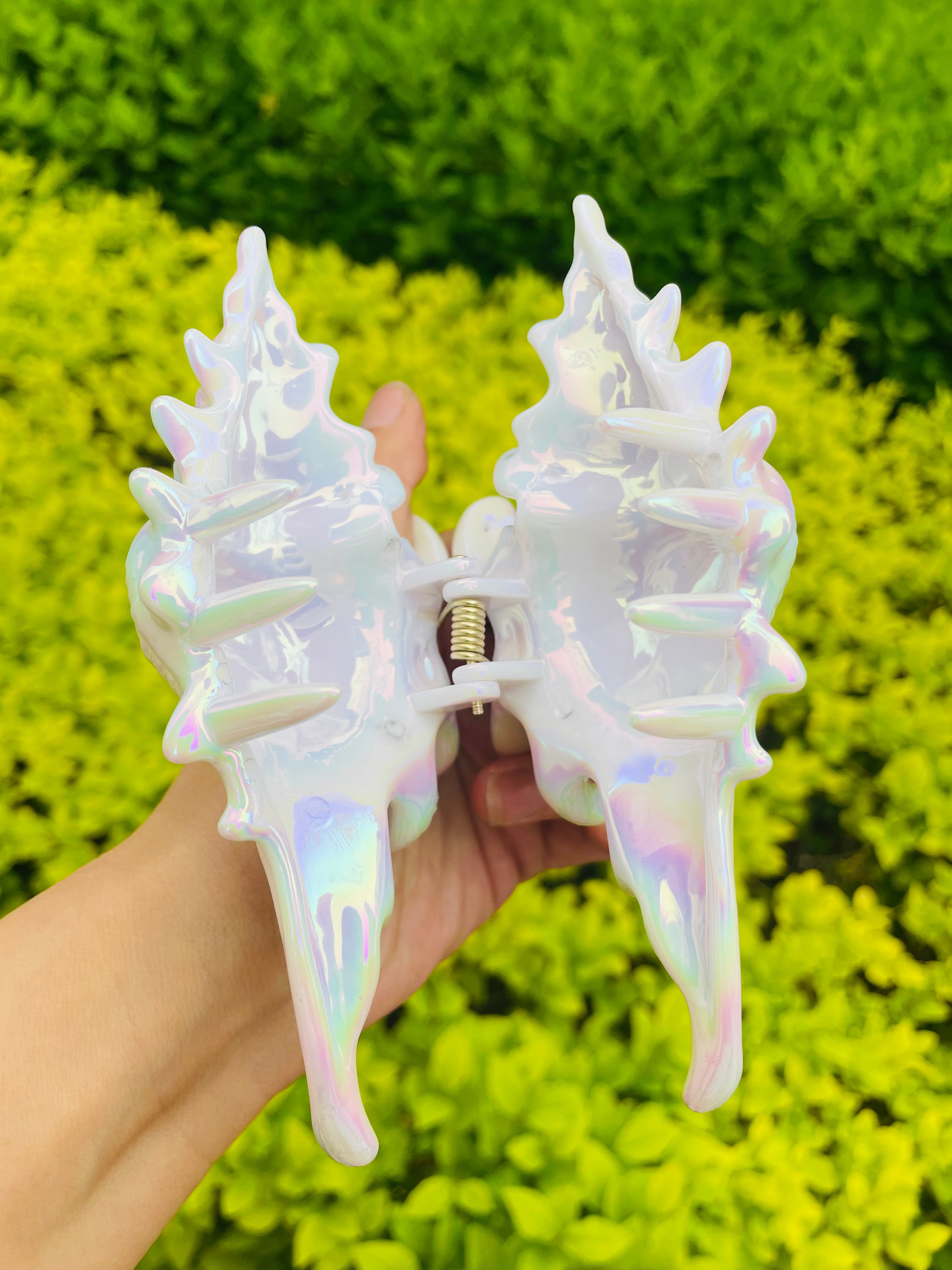 New Process Conch Claw in Pearl