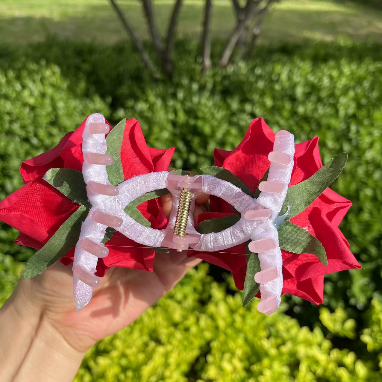 Rose Hair Claw in Red