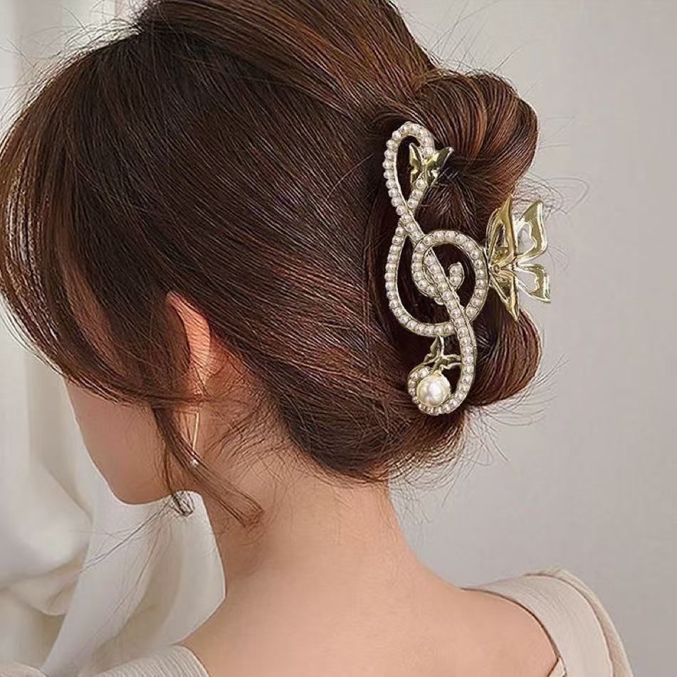 pearl note hair claw