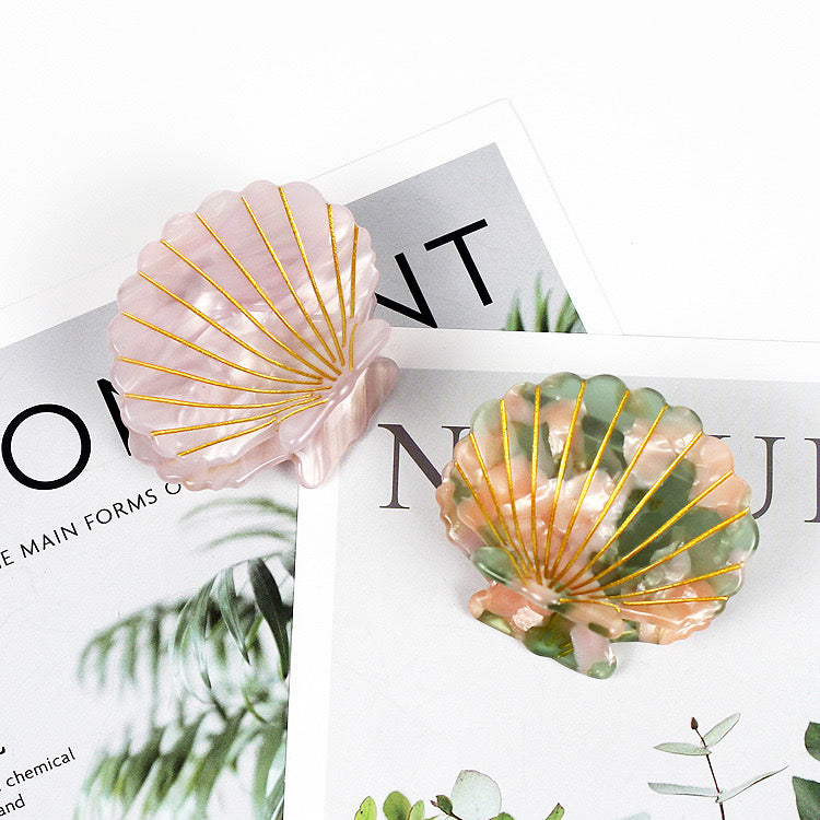 Shell Claw in Green or Pink