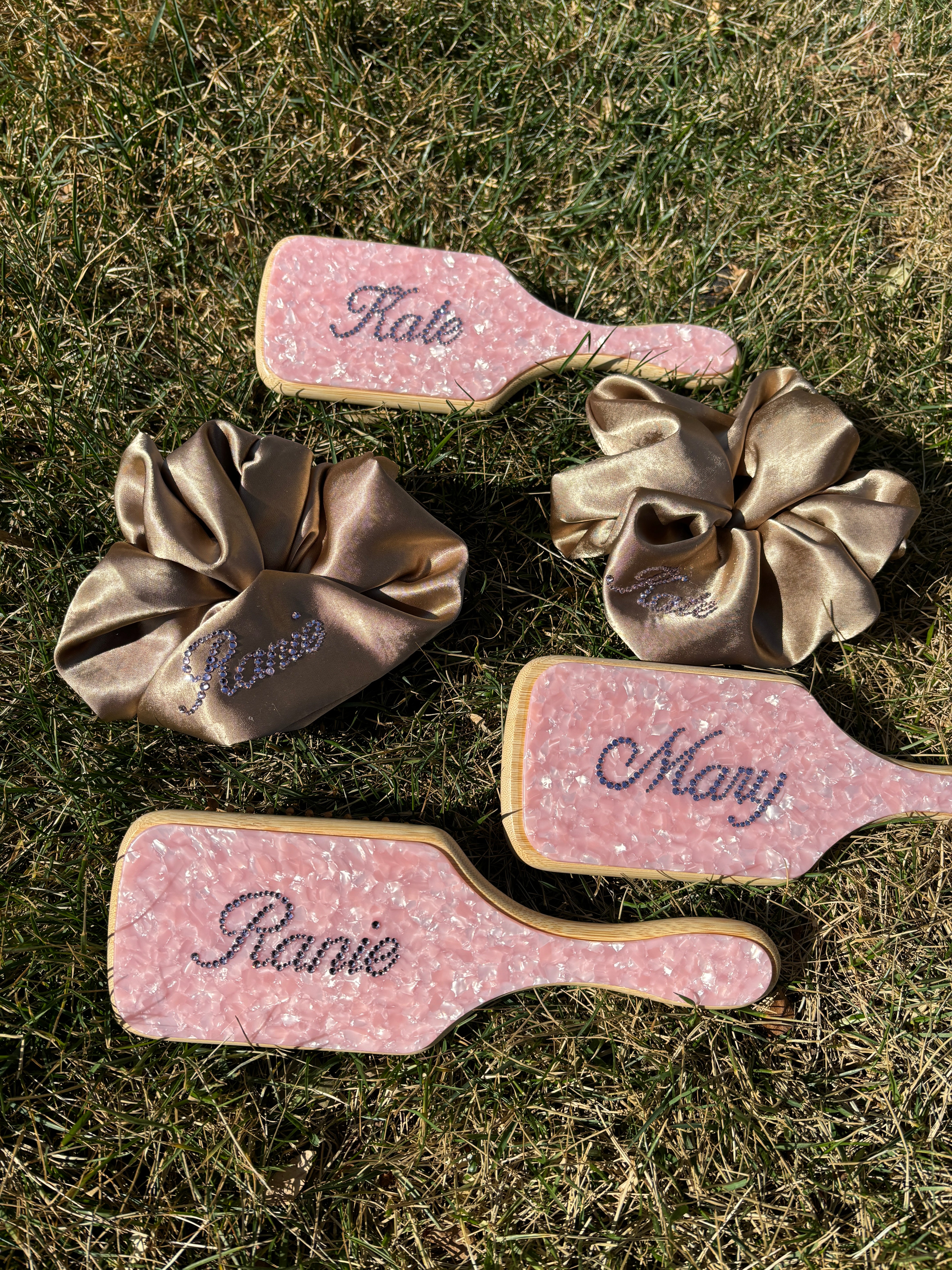 THE CUSTOMIZED PADDLE BRUSH