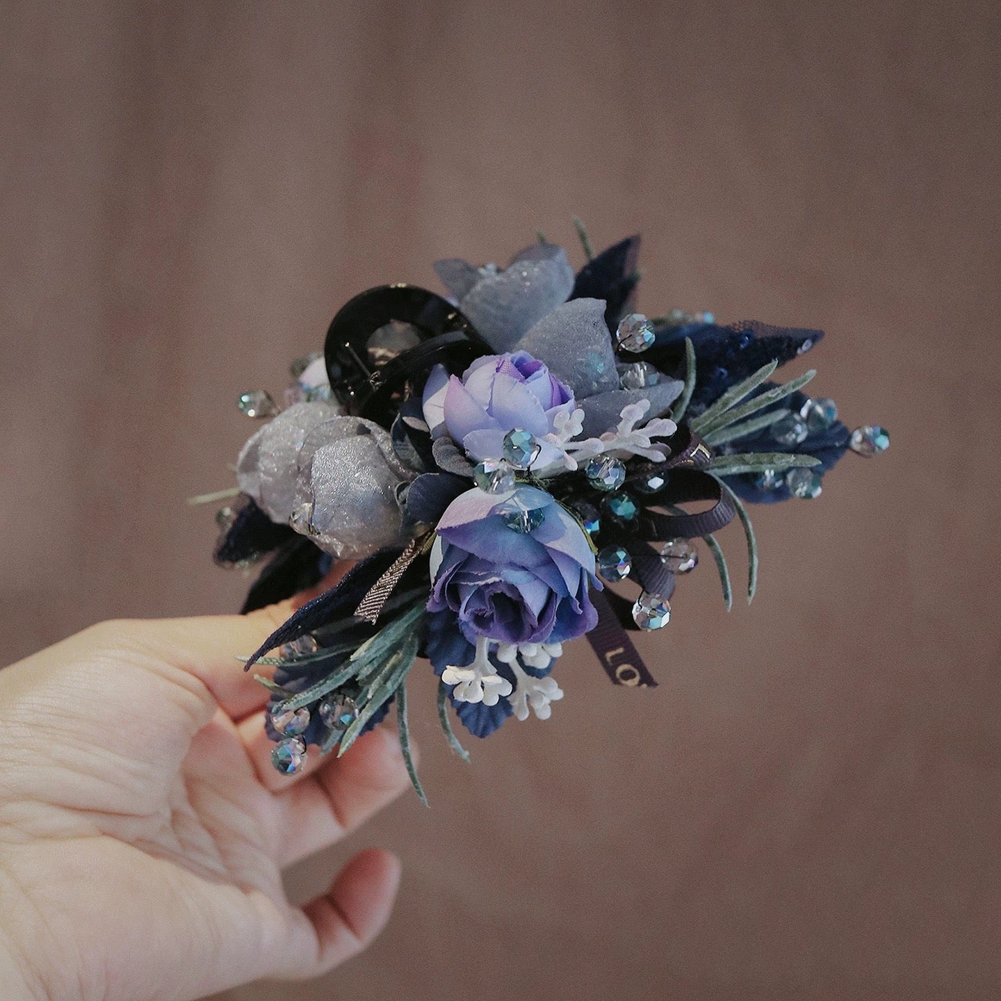 blue flower sea hair claw