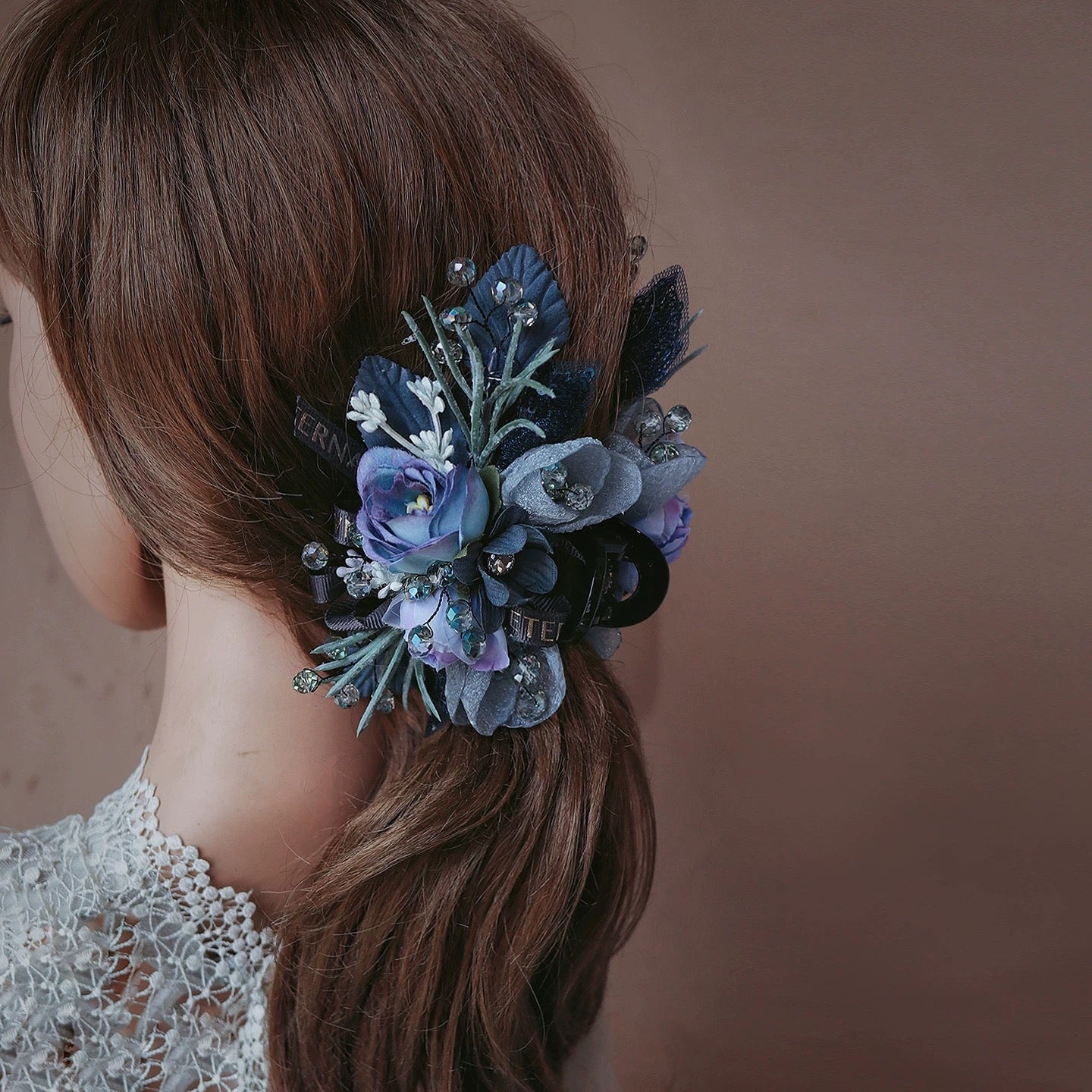 blue flower sea hair claw