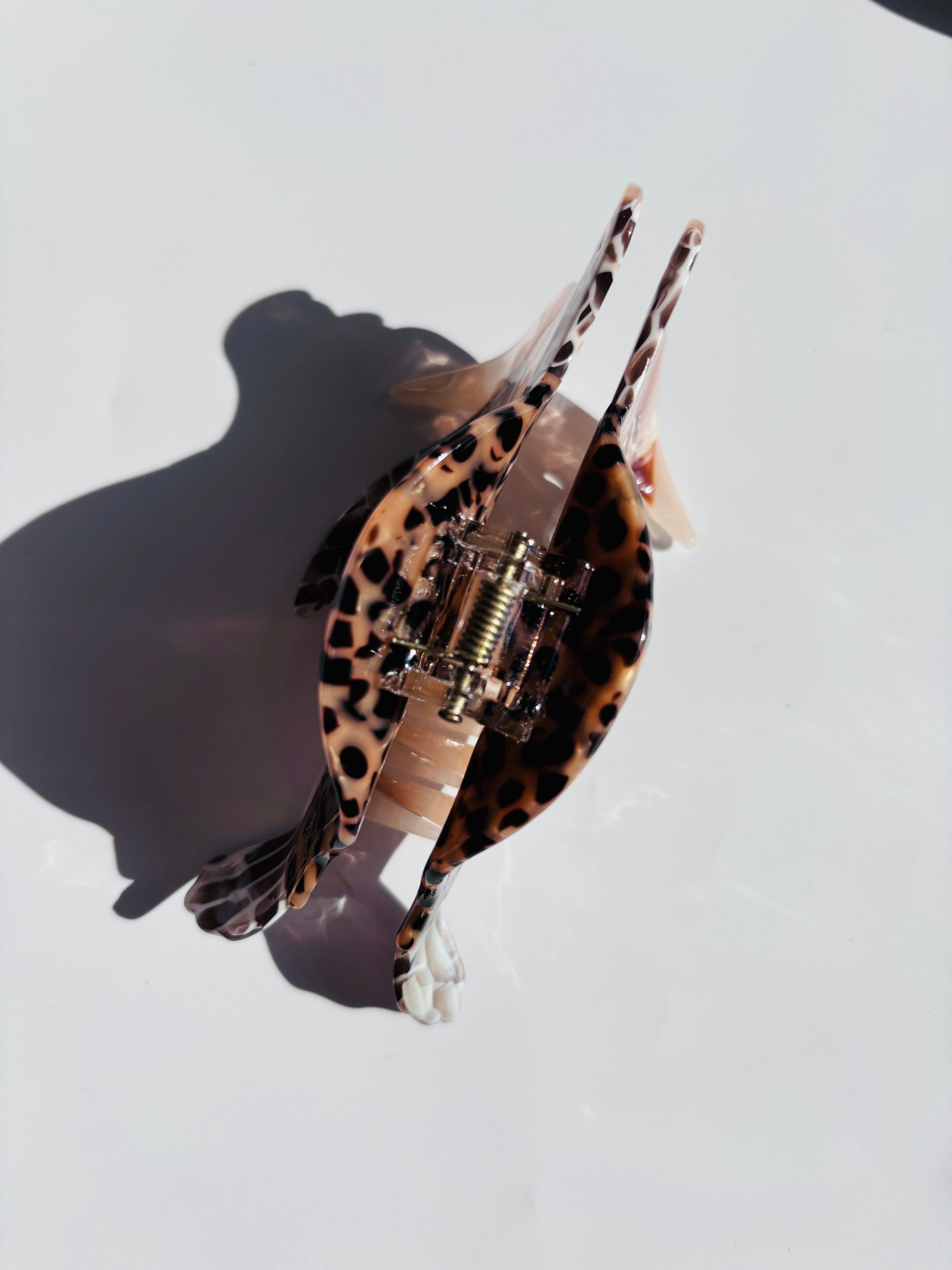 Turtle Hair Claw within Brown