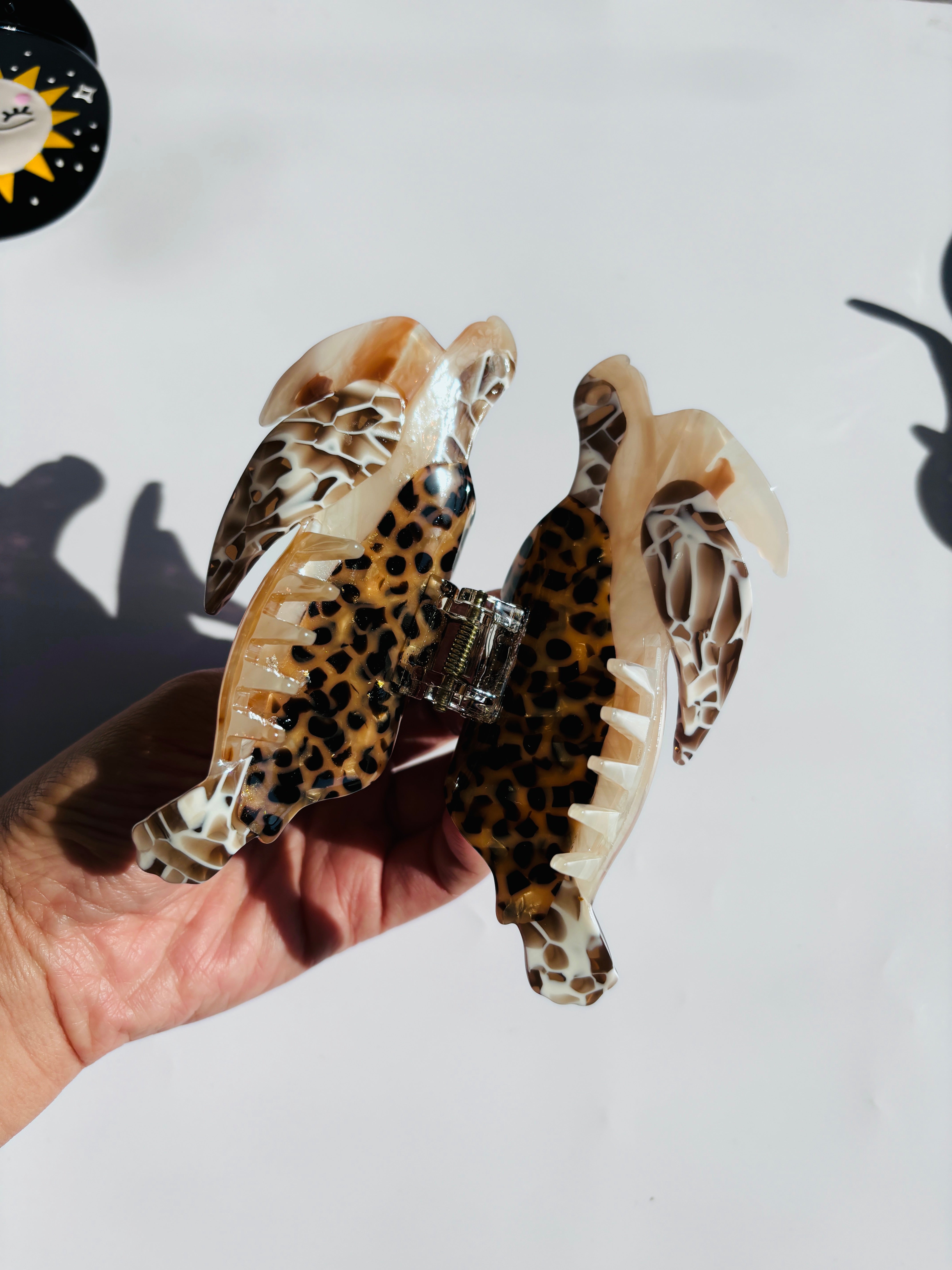 Turtle Hair Claw within Brown