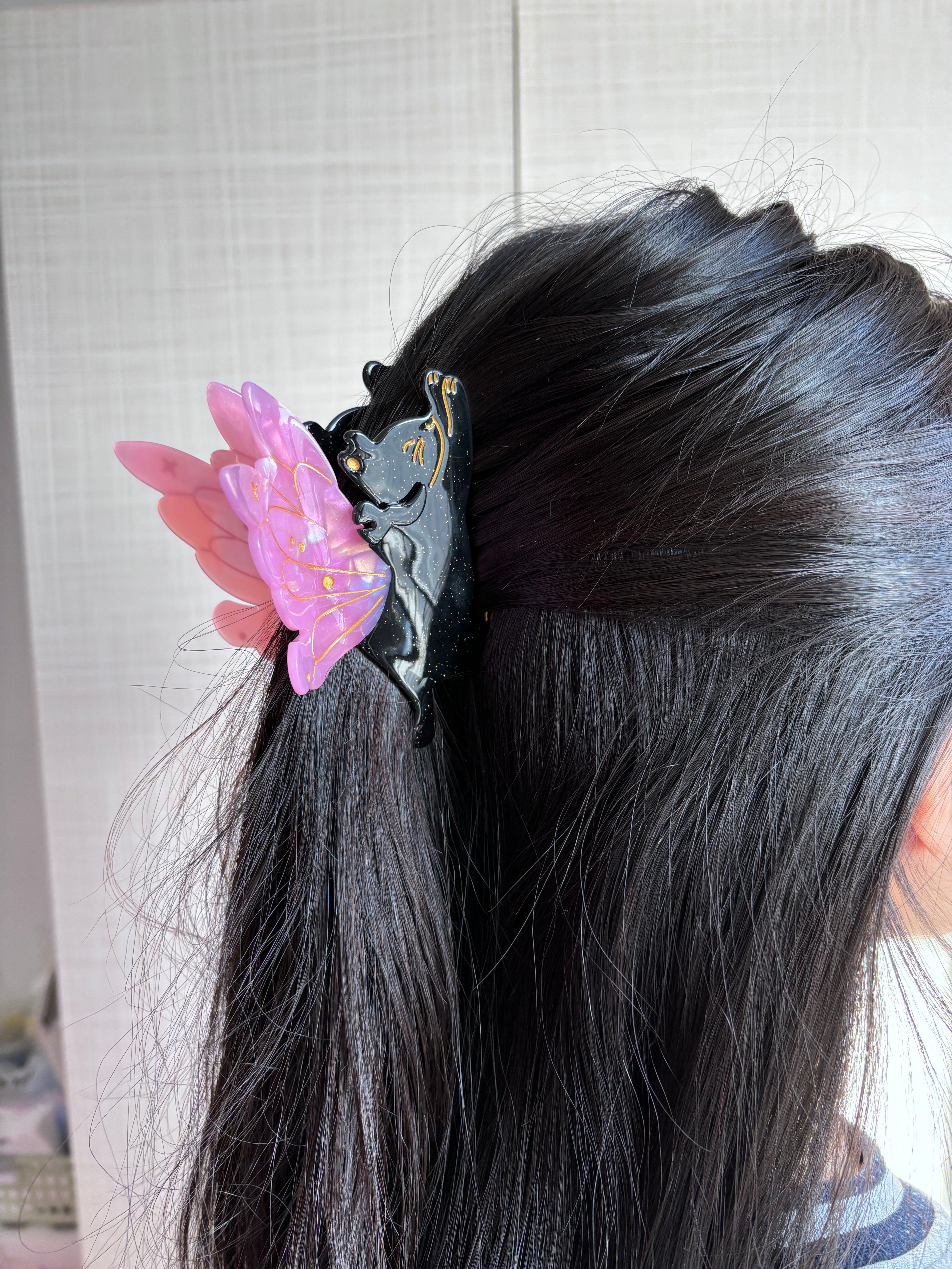 Mysterious Angel Cat hair claw