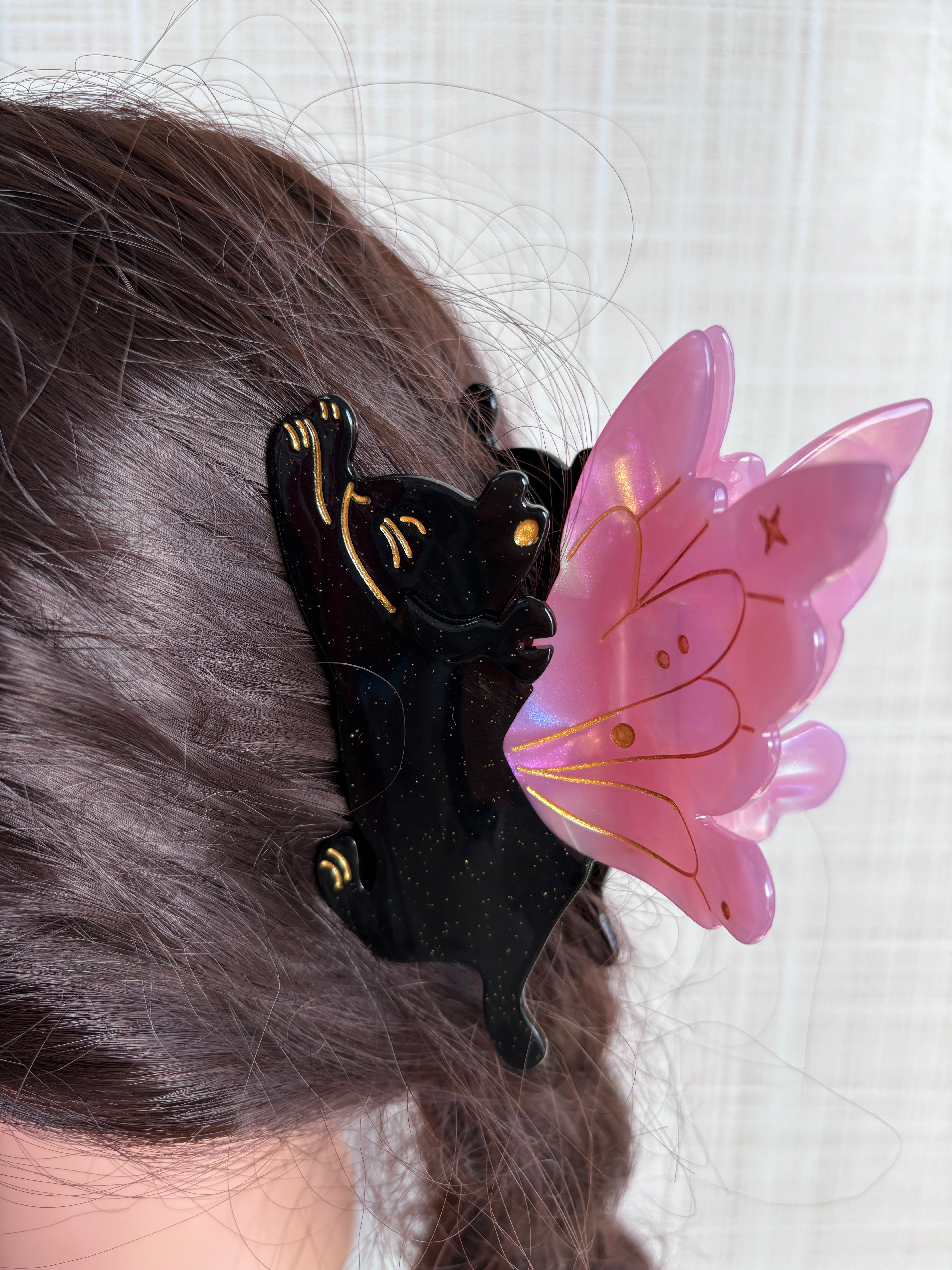 Mysterious Angel Cat hair claw