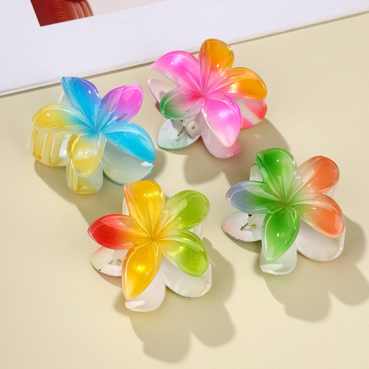 Frangipani Flower Claw In Green/Pink/Yellow