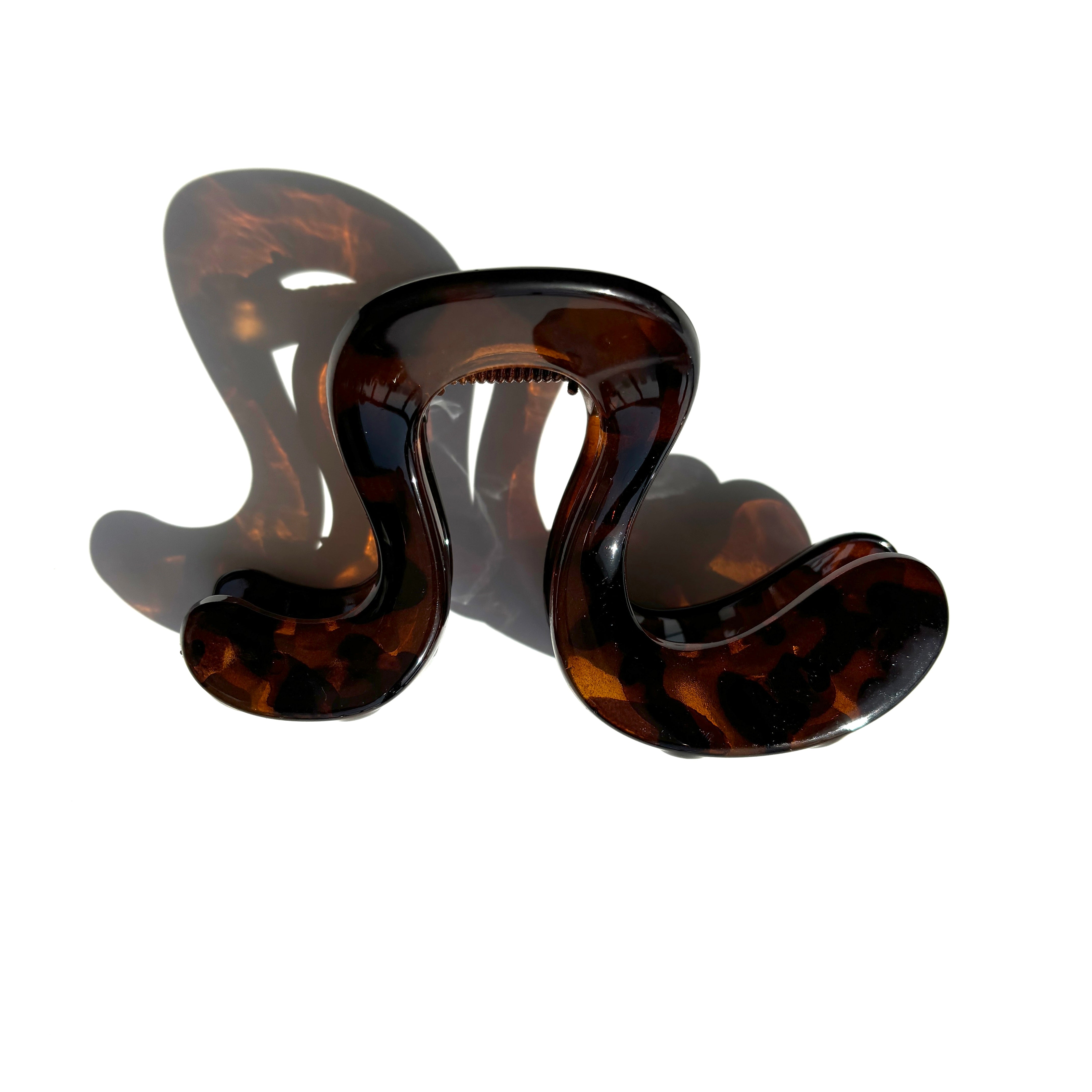 Π-type Hair Claw within Brown