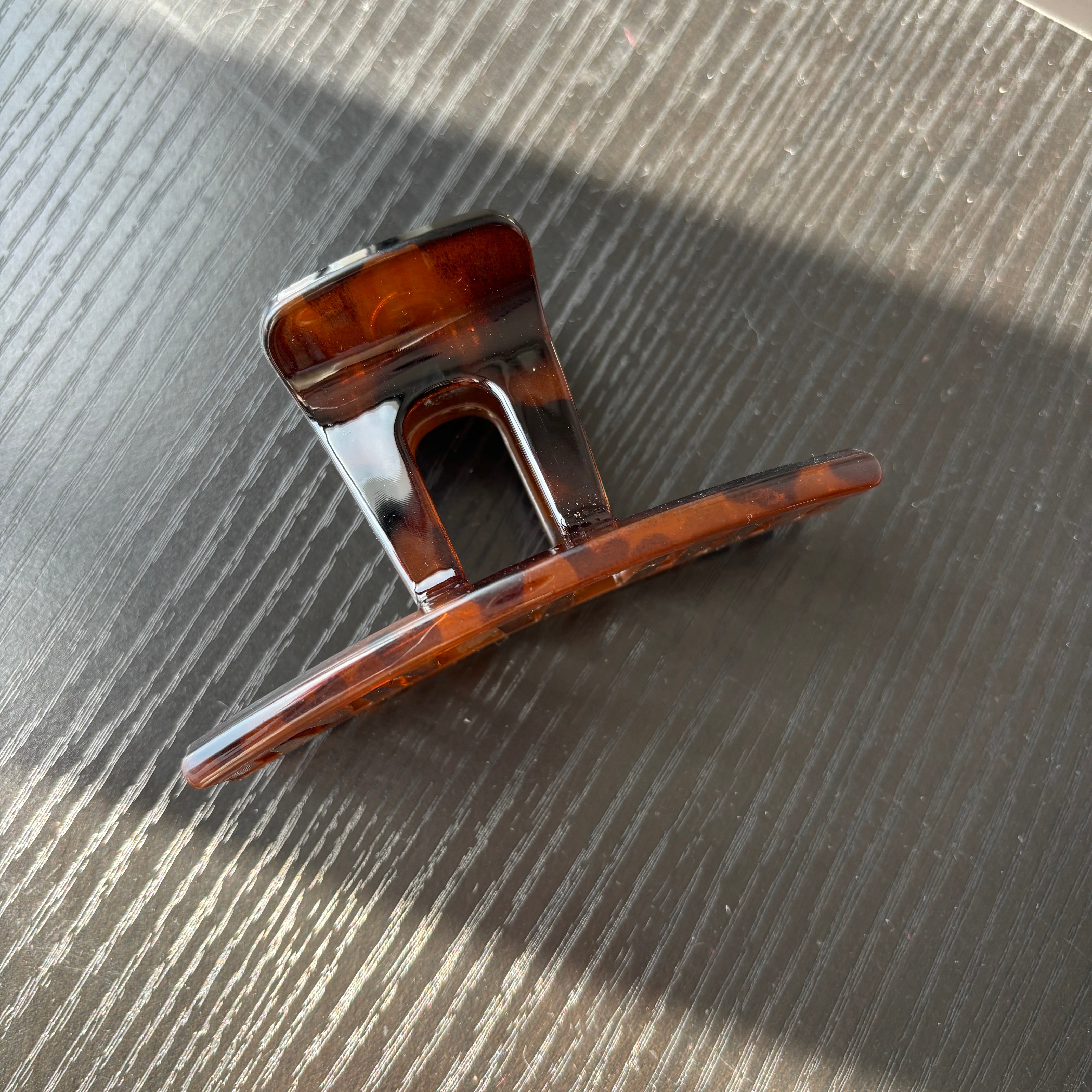 Line Type Hair Claw within Brown