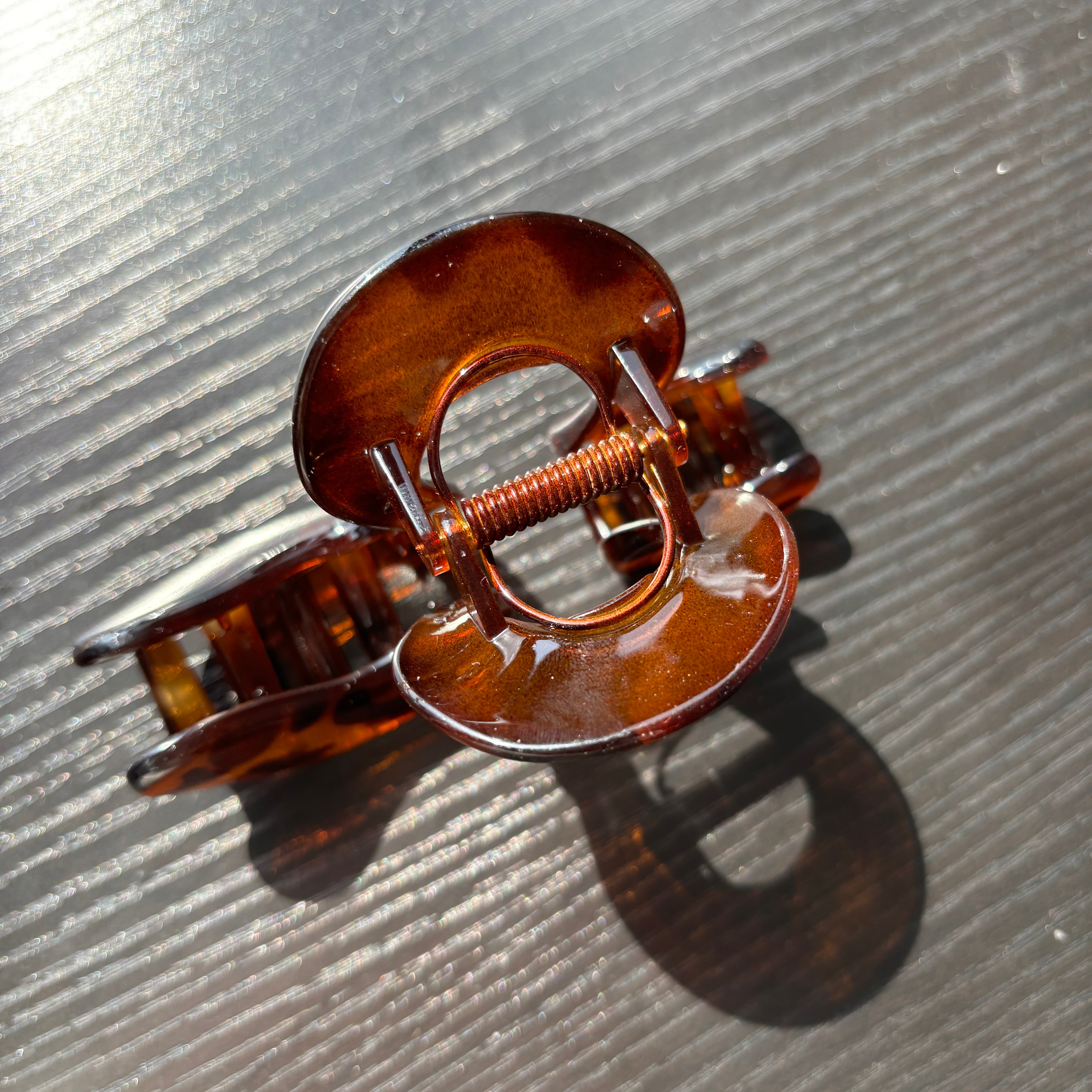 Π-type Hair Claw within Brown