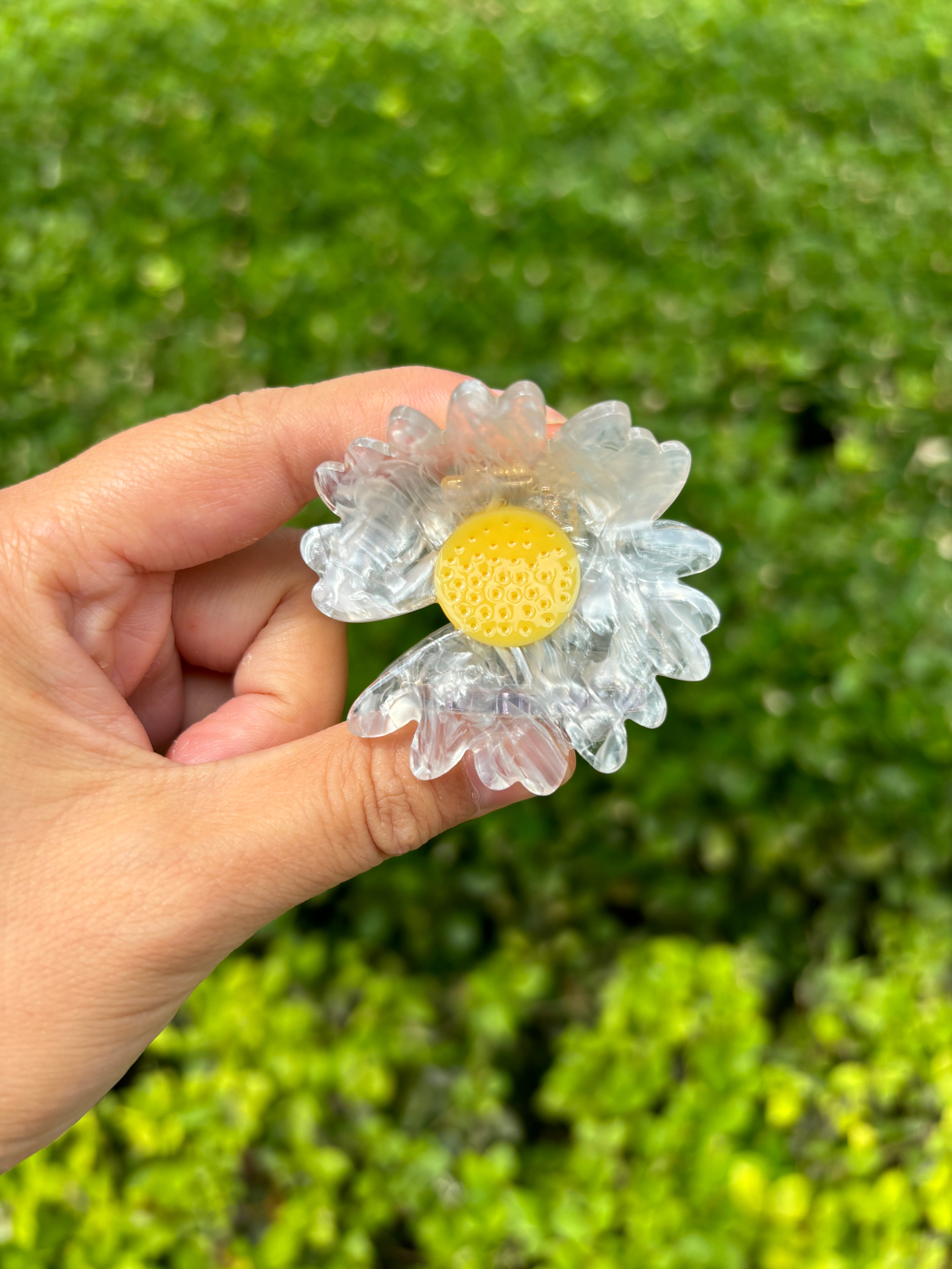 Daisy hair claw