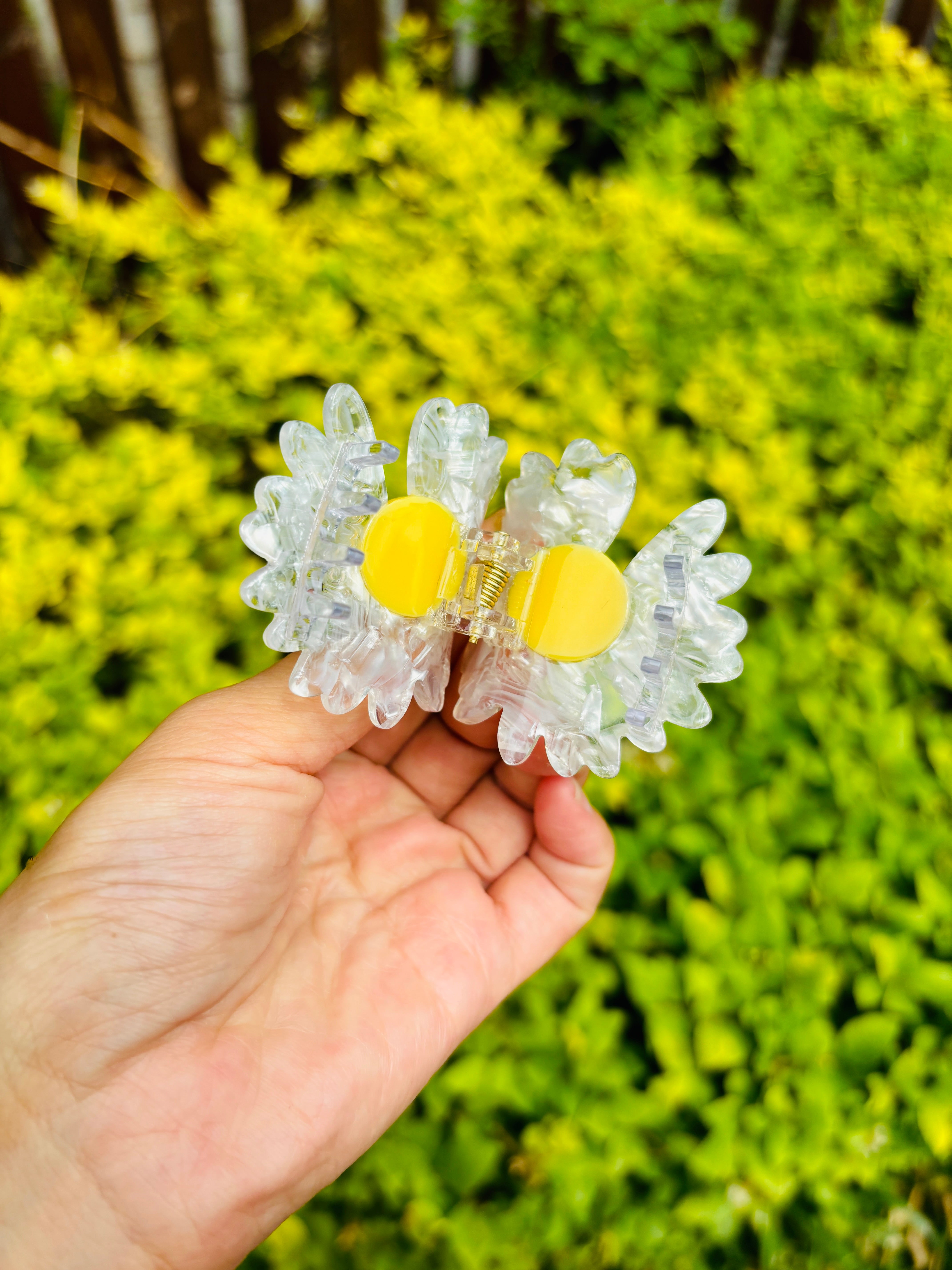 Daisy hair claw
