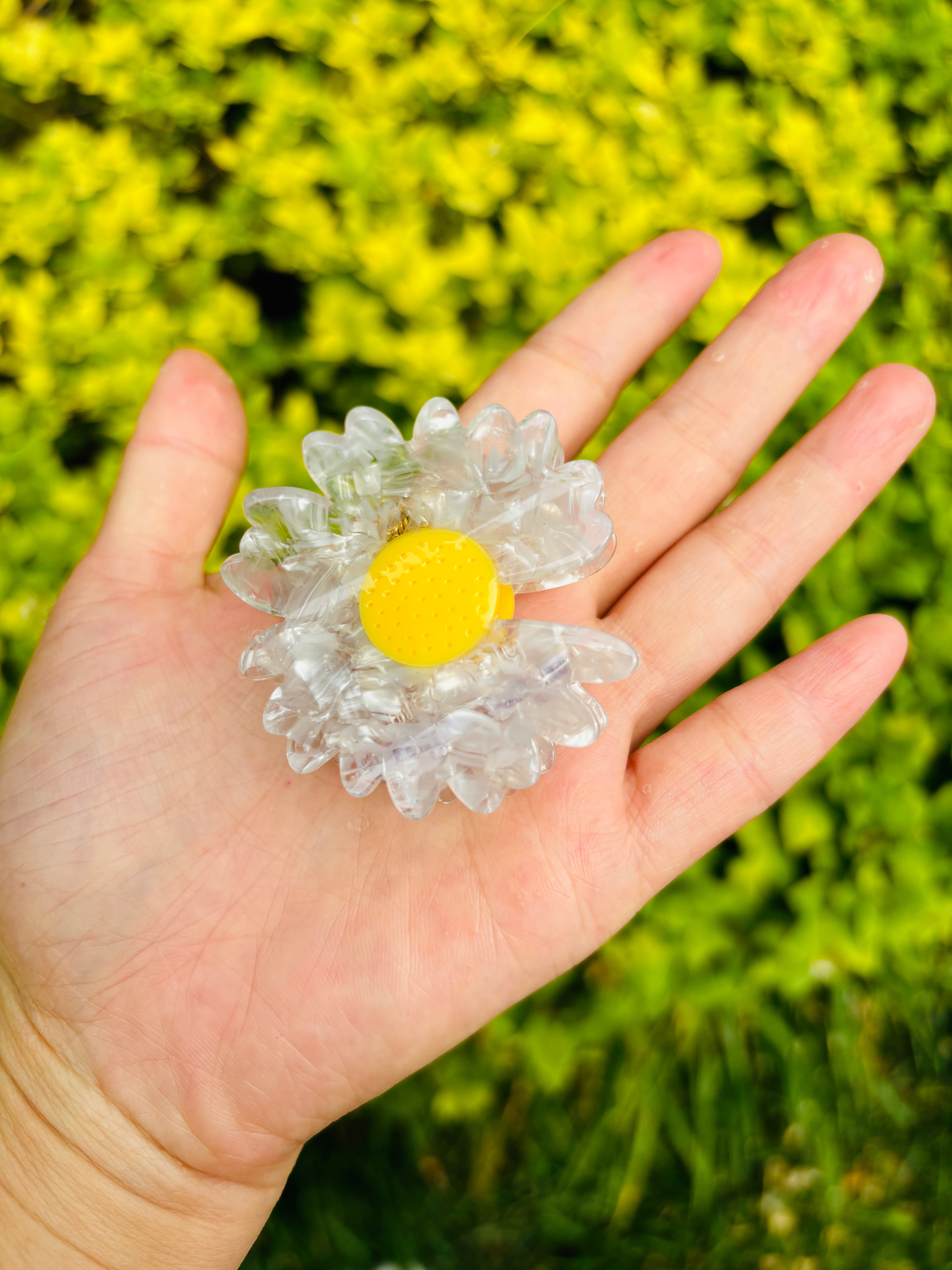 Daisy hair claw
