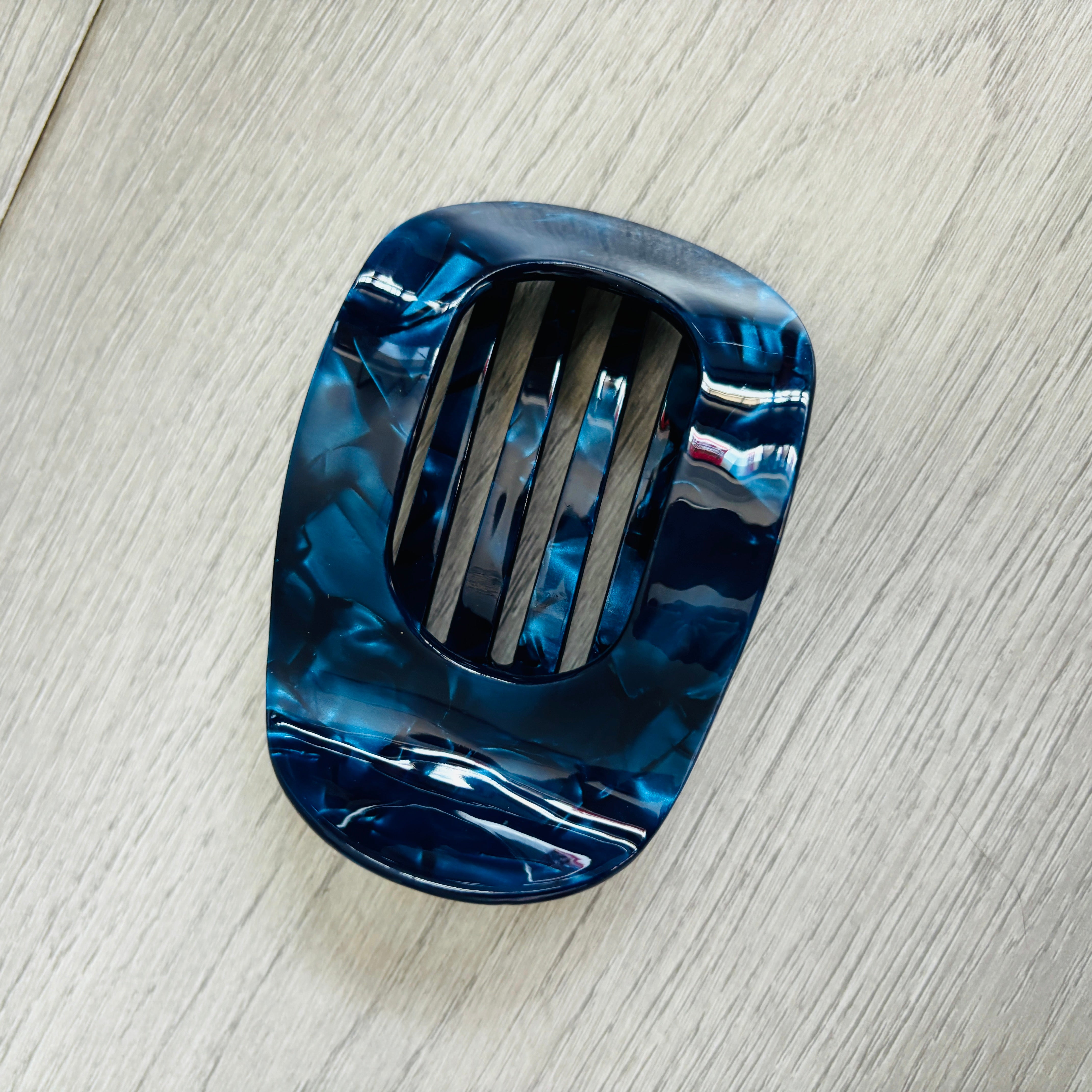 sapphire flat round hair clip
