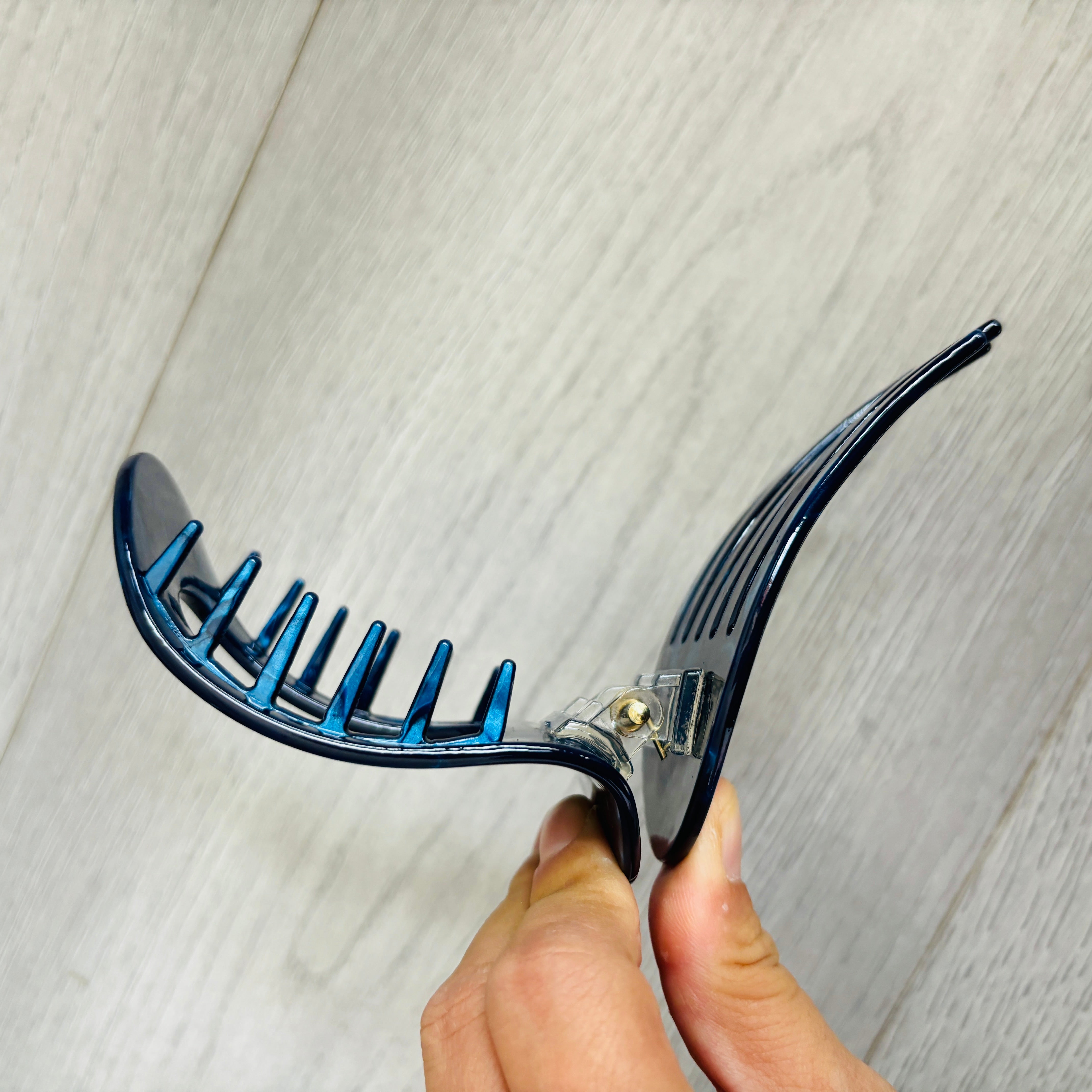 sapphire flat round hair clip