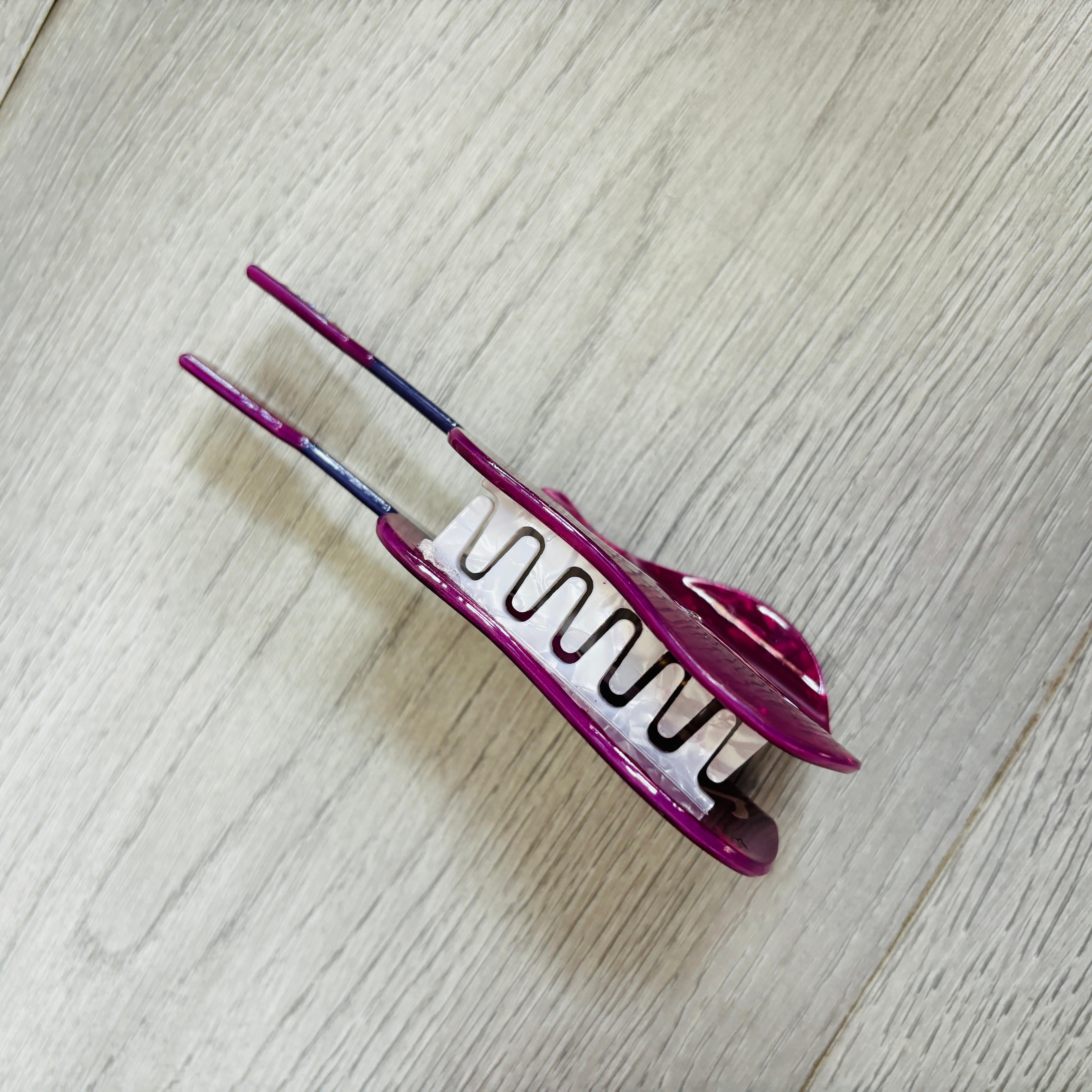 date cake guitar hair claw