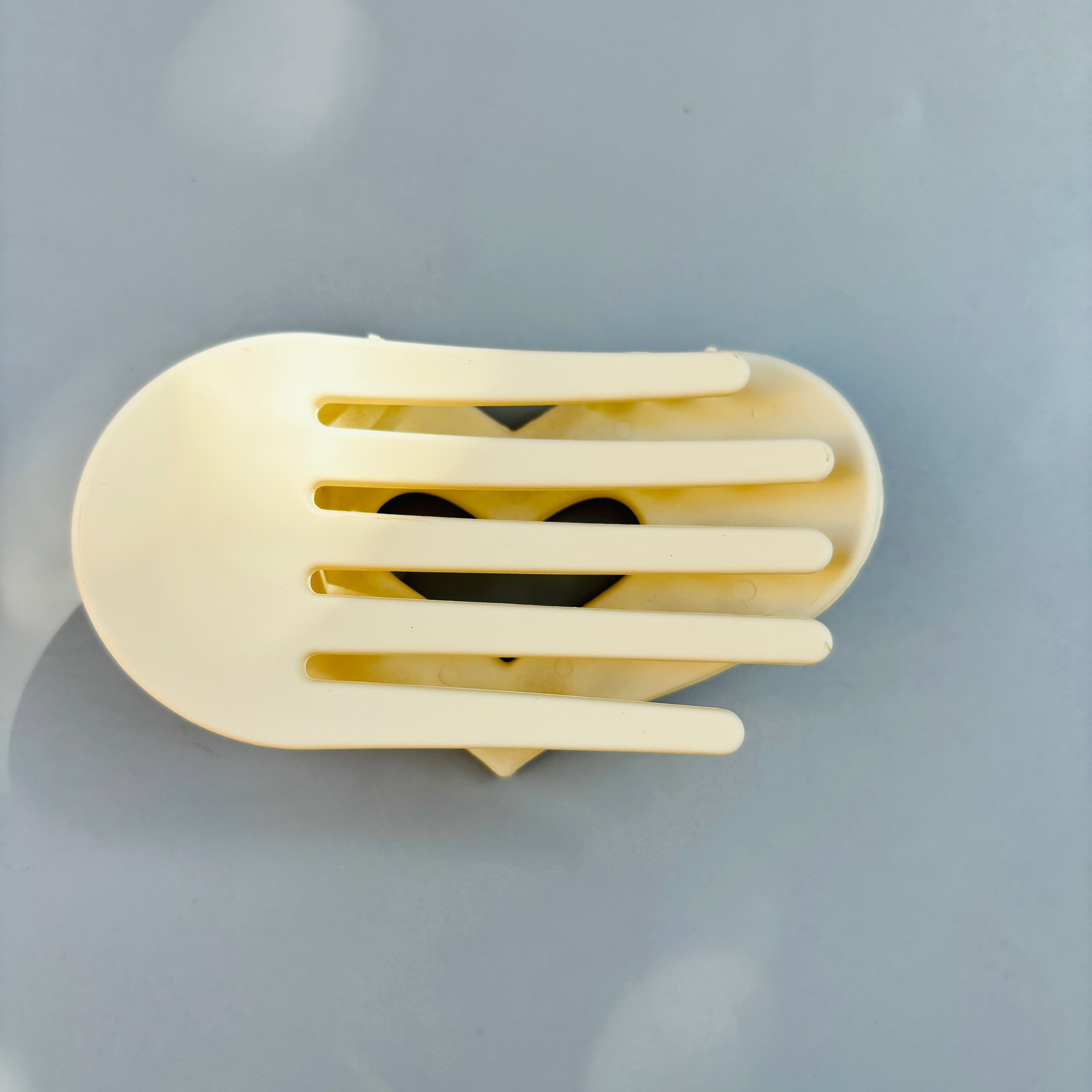 snow flat love hair clip