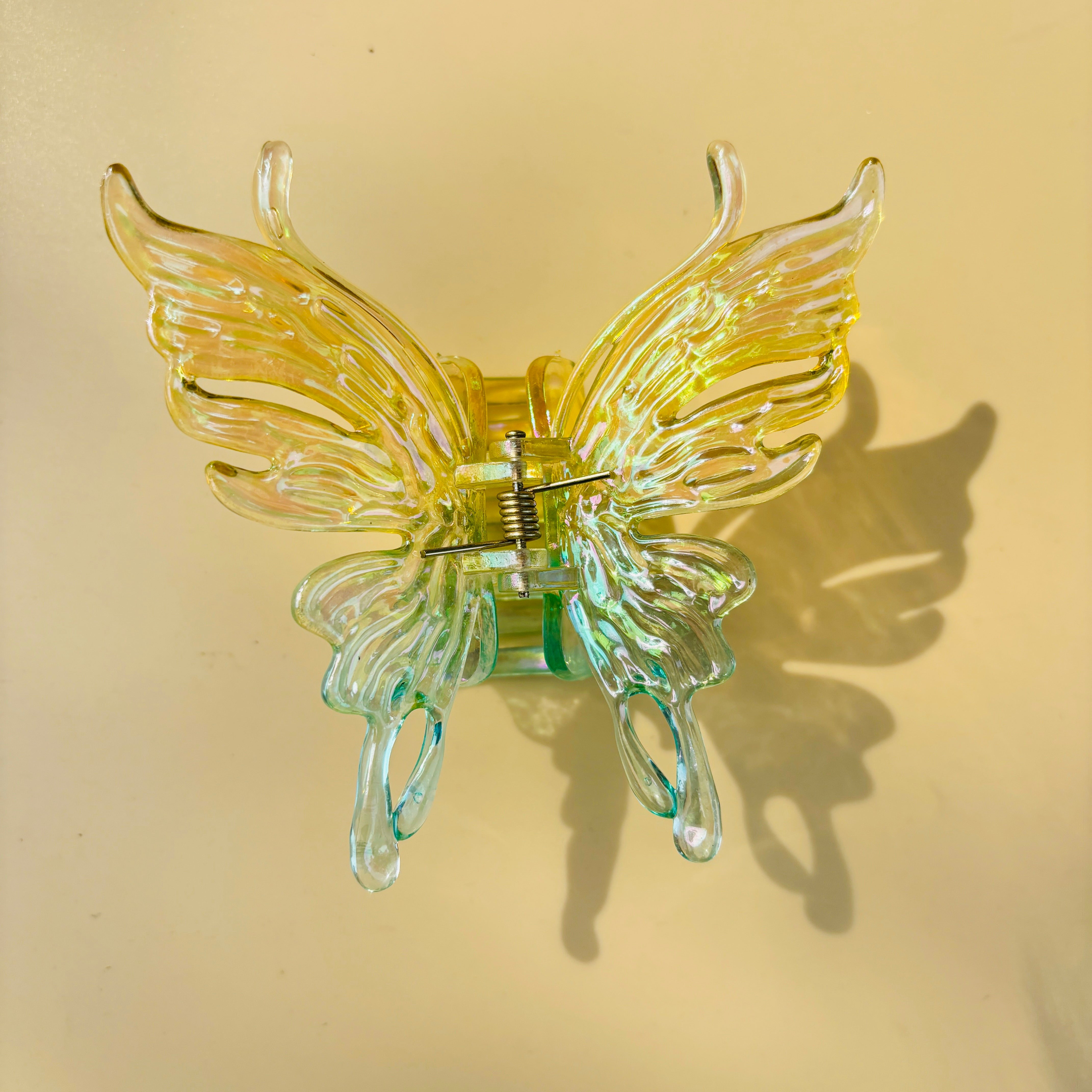 GRADIENT BUTTERFLY CLAW WITHIN YELLOW