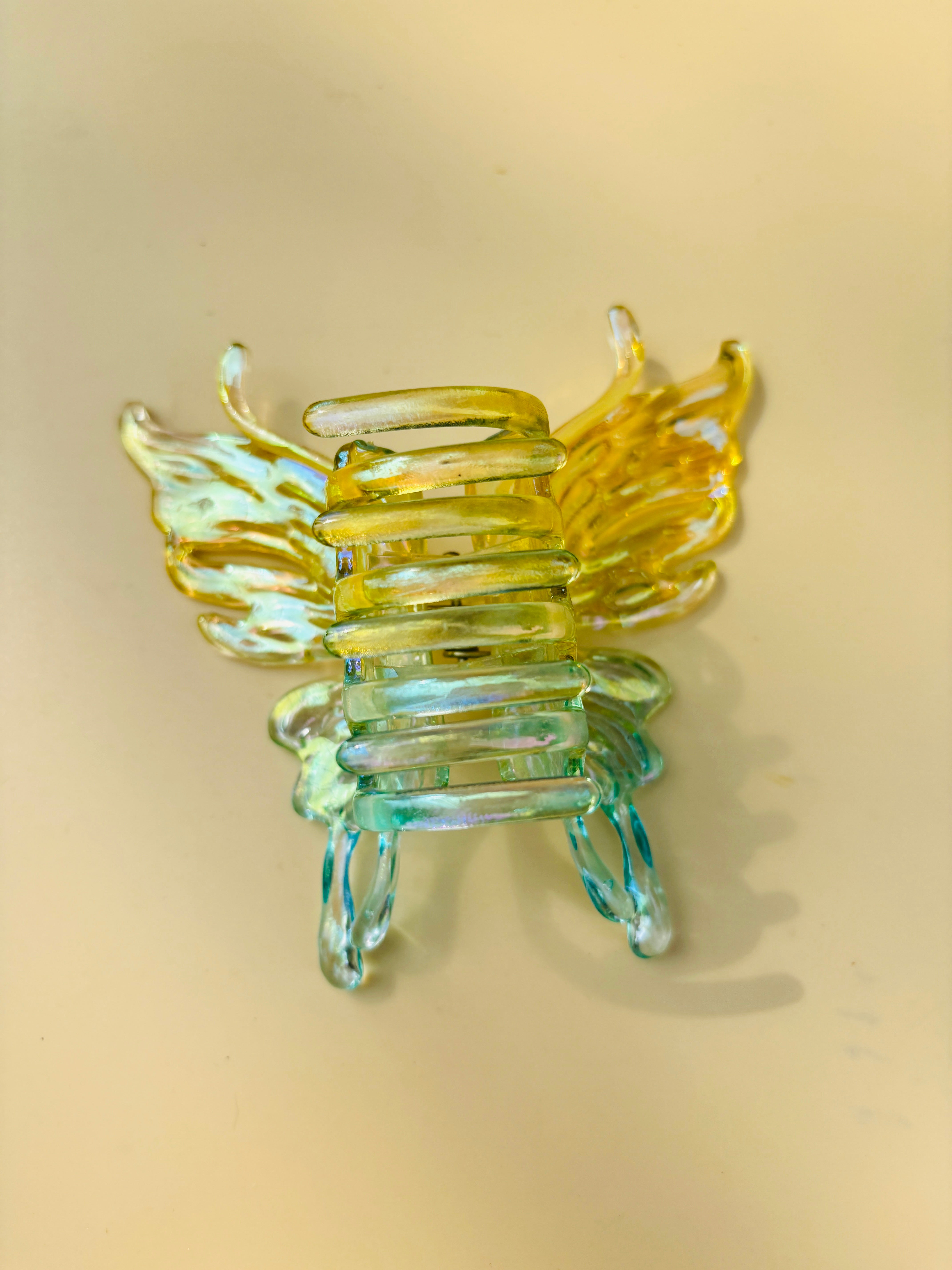 GRADIENT BUTTERFLY CLAW WITHIN YELLOW