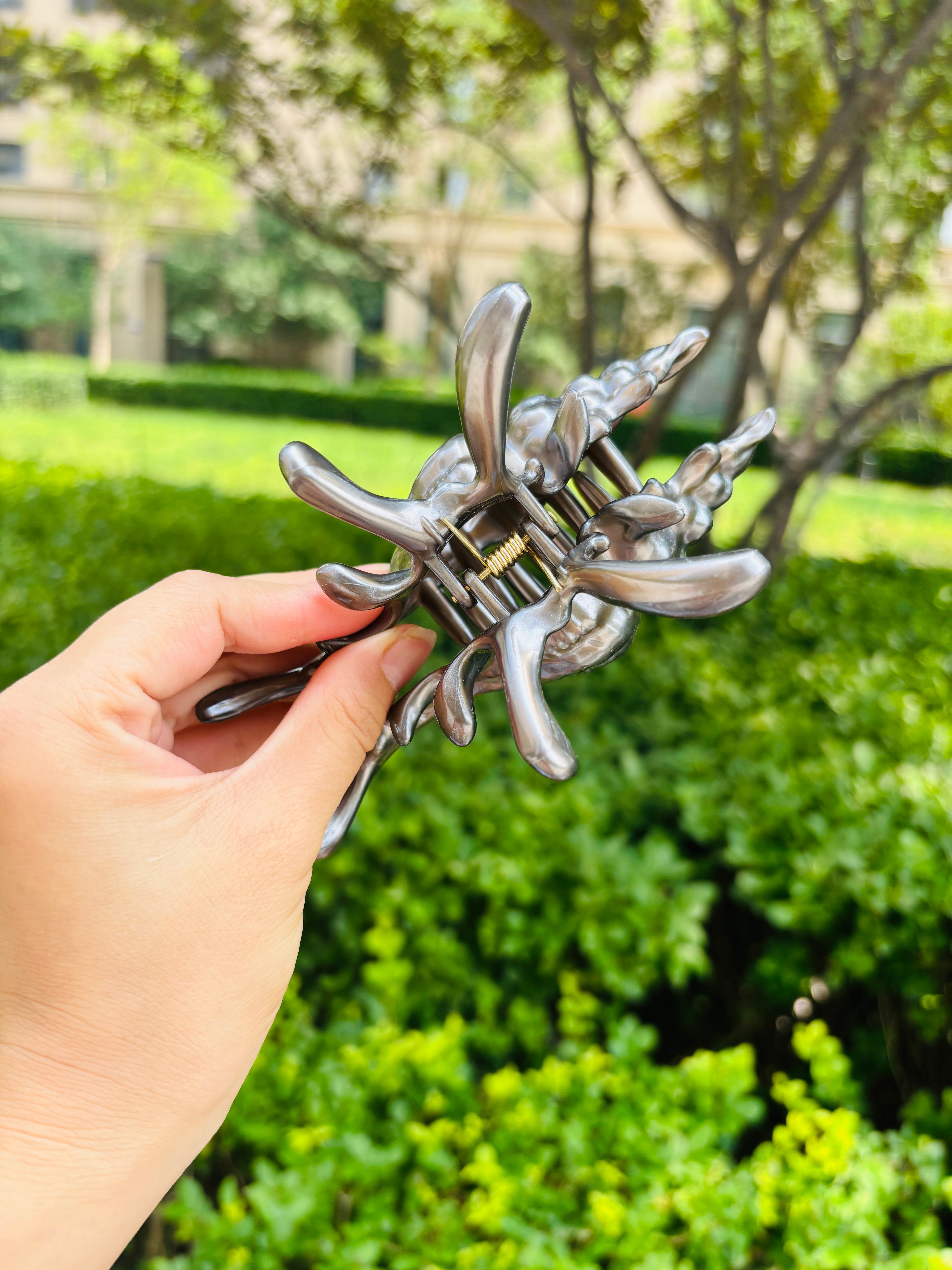 New Process Conch Claw in Black