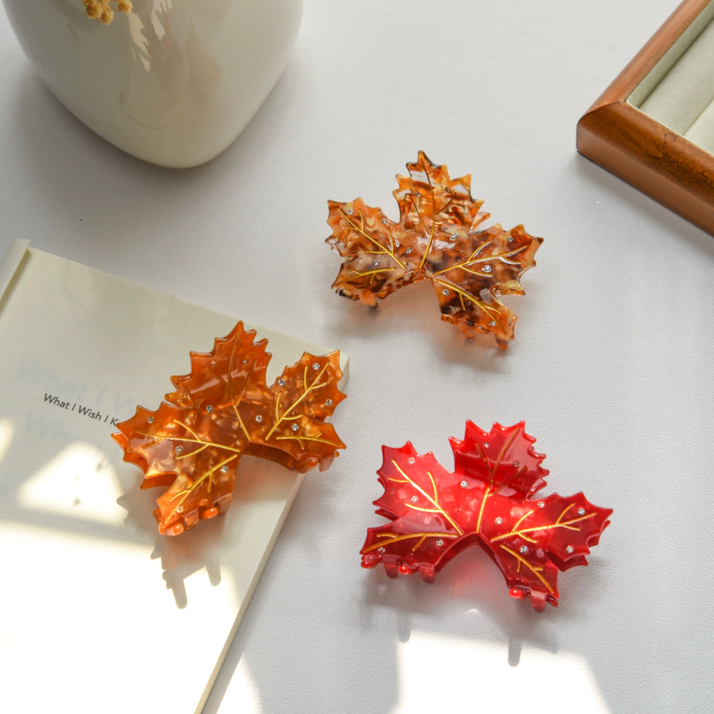 Acer rubrum claw within Red