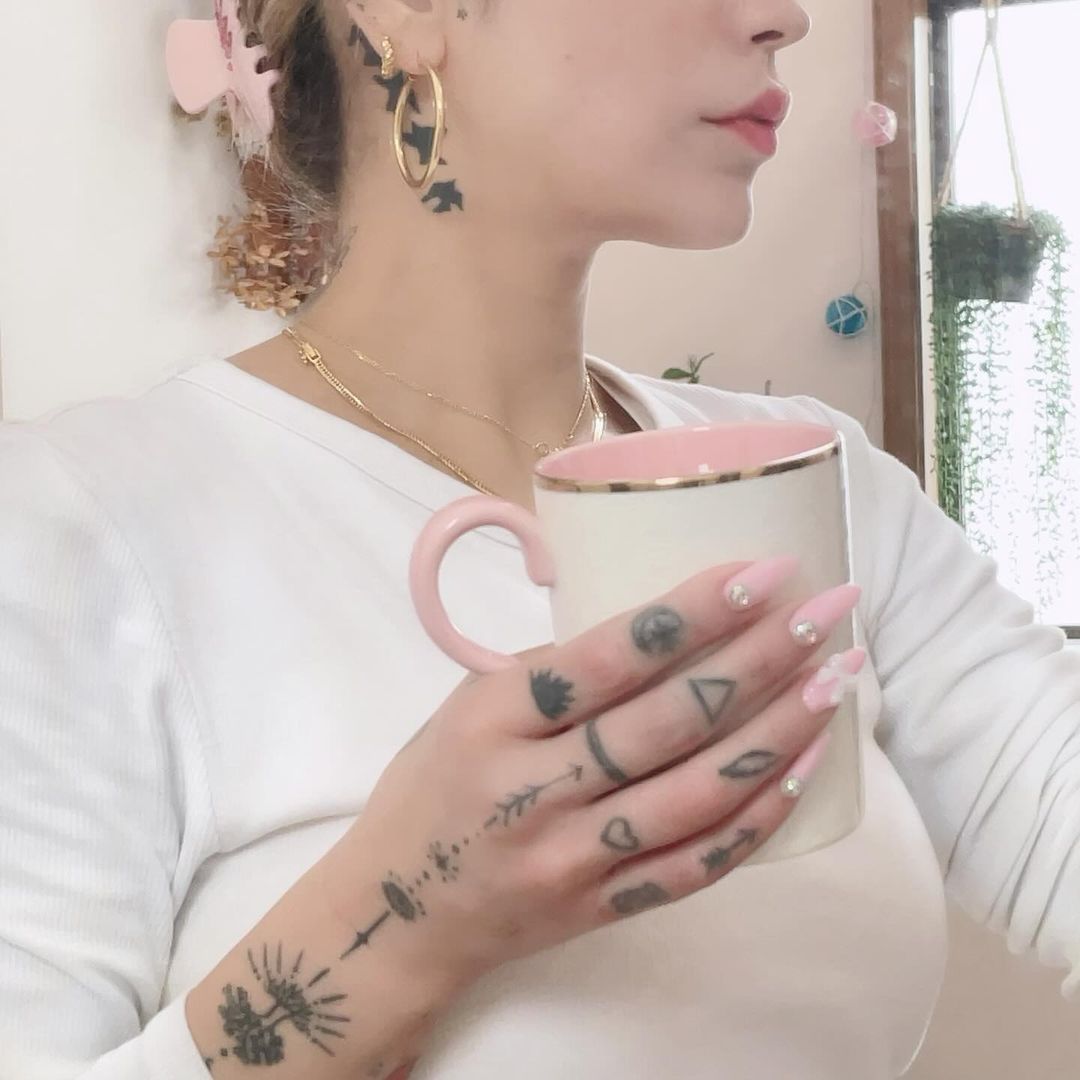 THE NAMEPLATE CUSTOMIZED CLAW IN MILK PINK