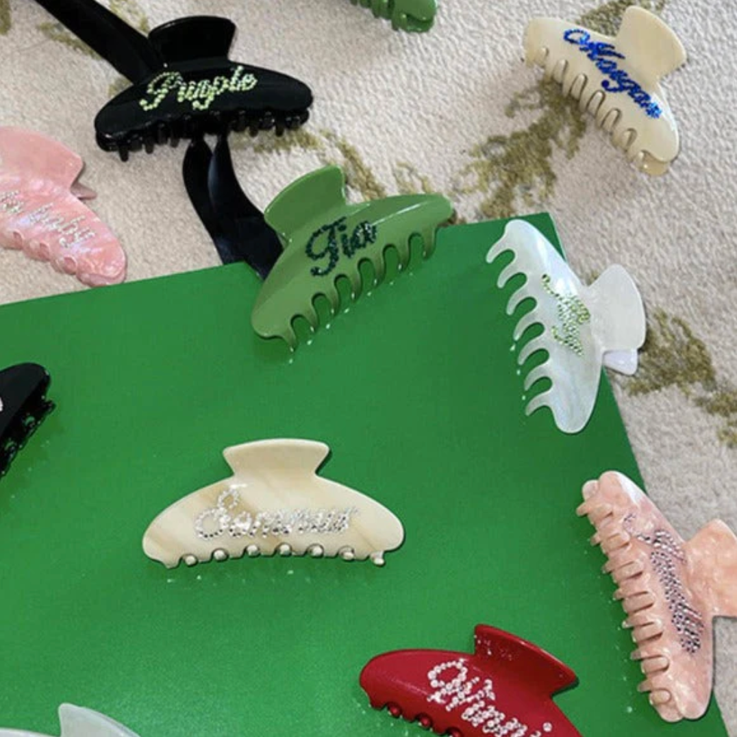 THE NAMEPLATE CUSTOMIZED CLAW IN PINK SHELL