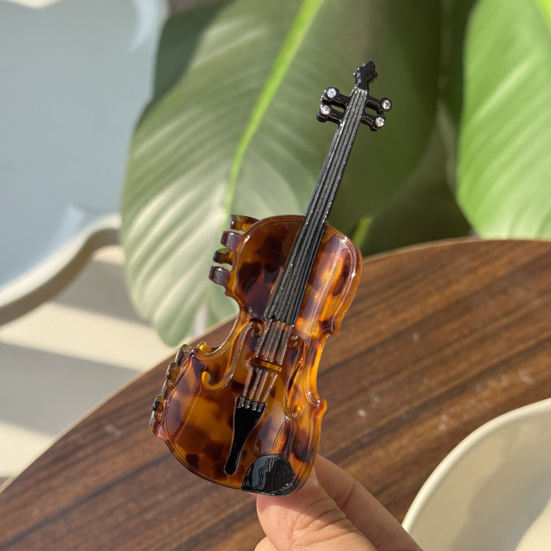 Tea violin hair claw