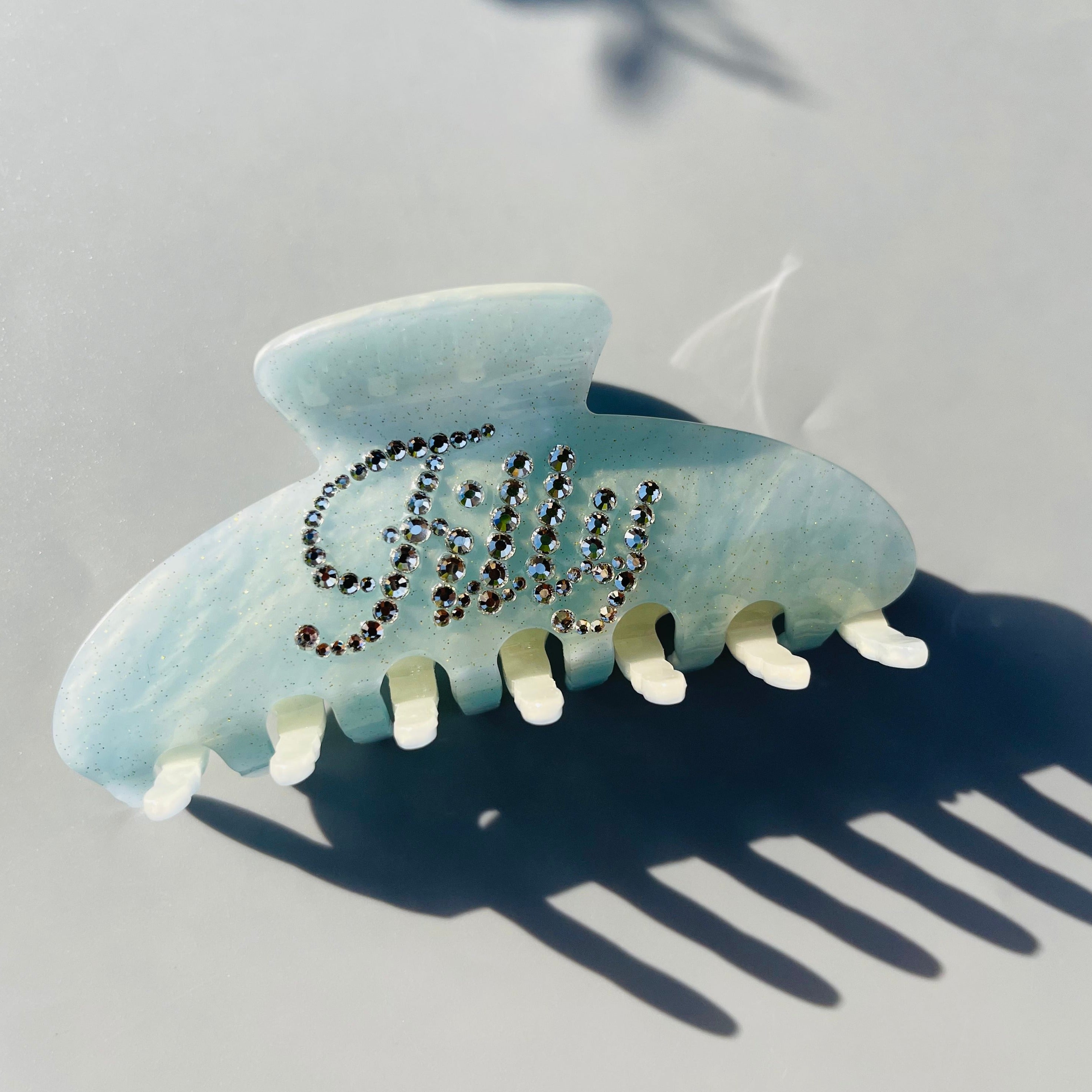 THE NAMEPLATE CUSTOMIZED DISCOLORATION CLAW