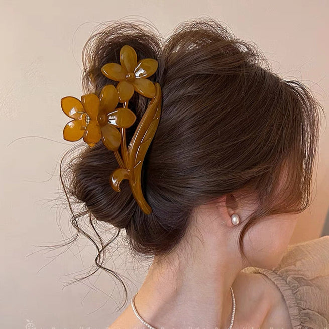 Bloom hair claw within Yellow